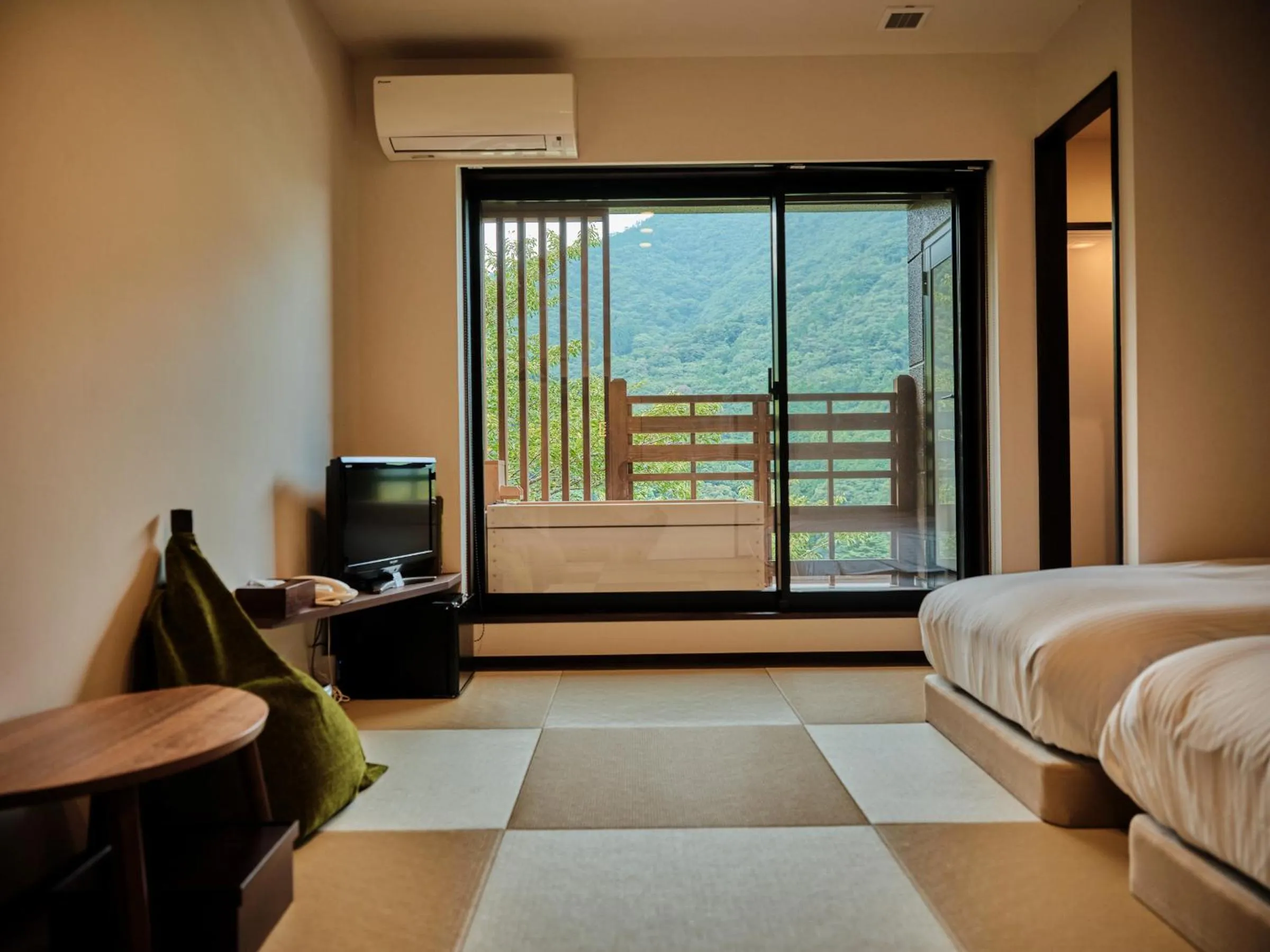 Bed in Hatago Kintoen