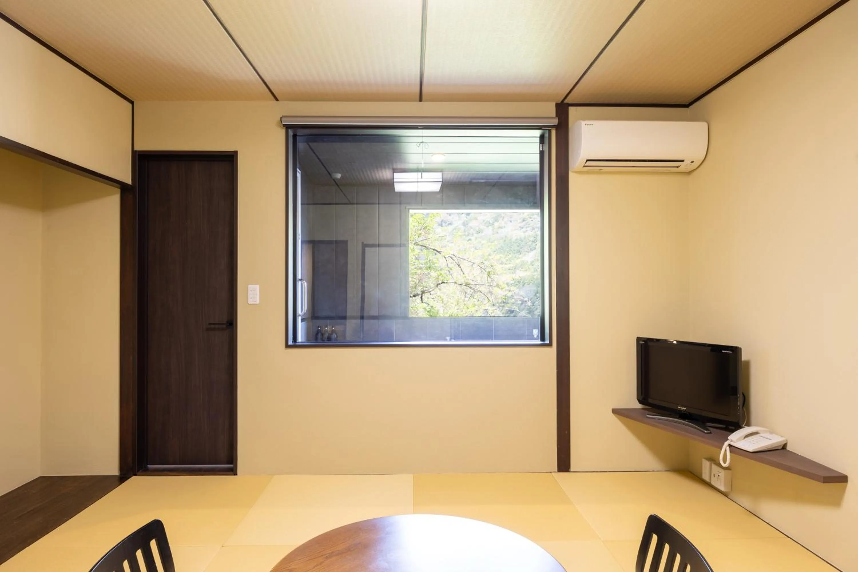 air conditioner in Hatago Kintoen