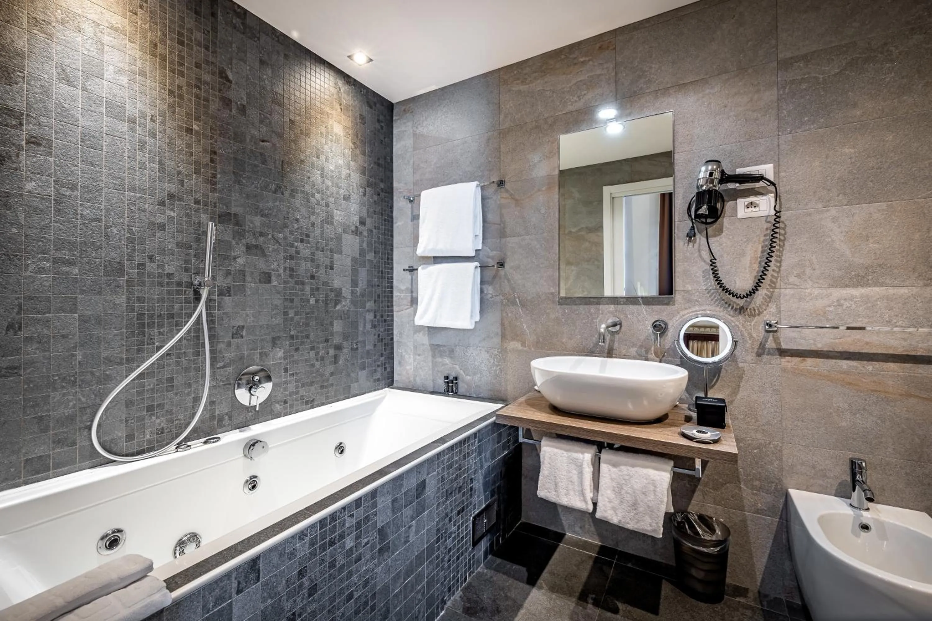 Bathroom in Palazzo Alfieri - Place of Charme