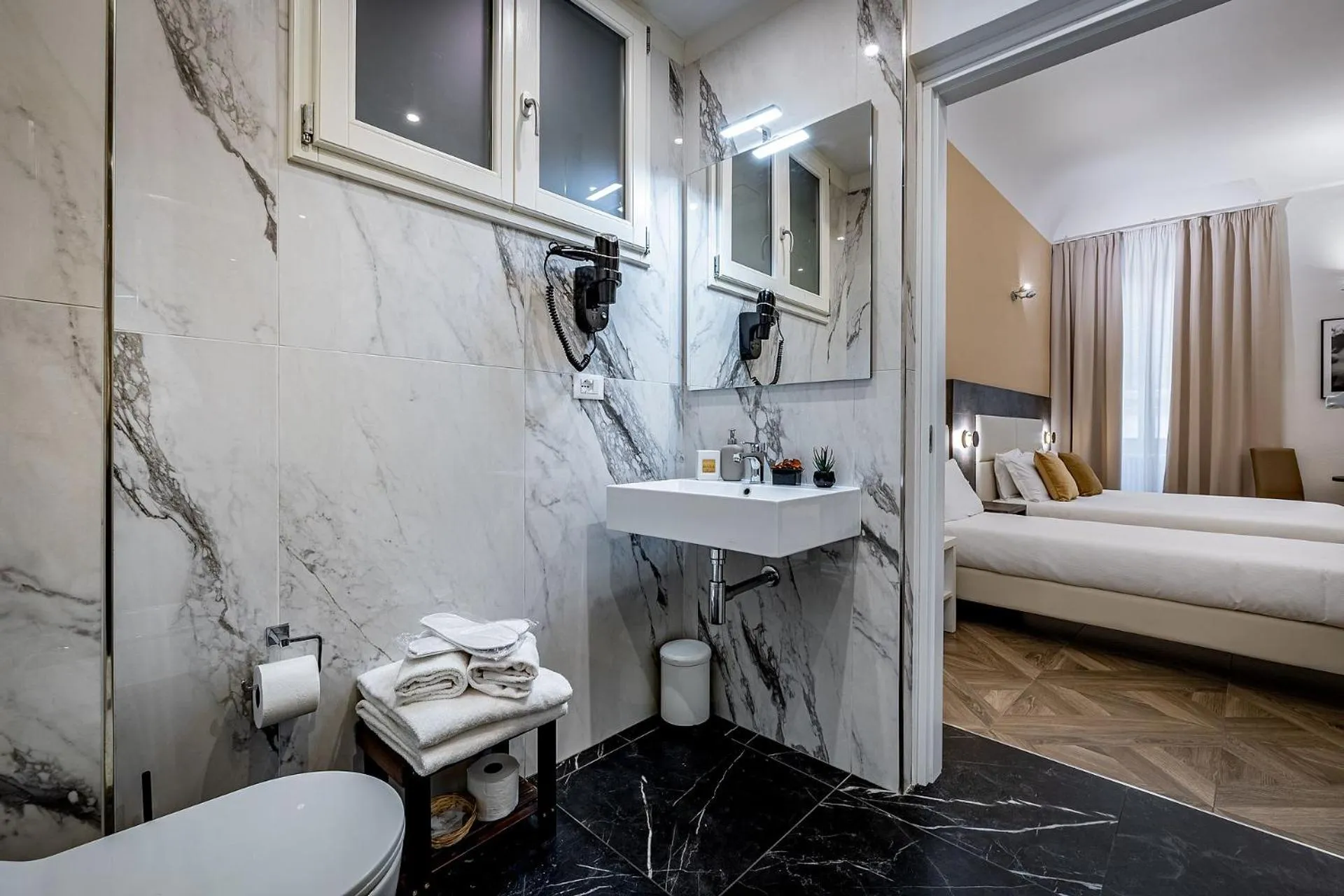 Bathroom, Bed in B&B De Biffi