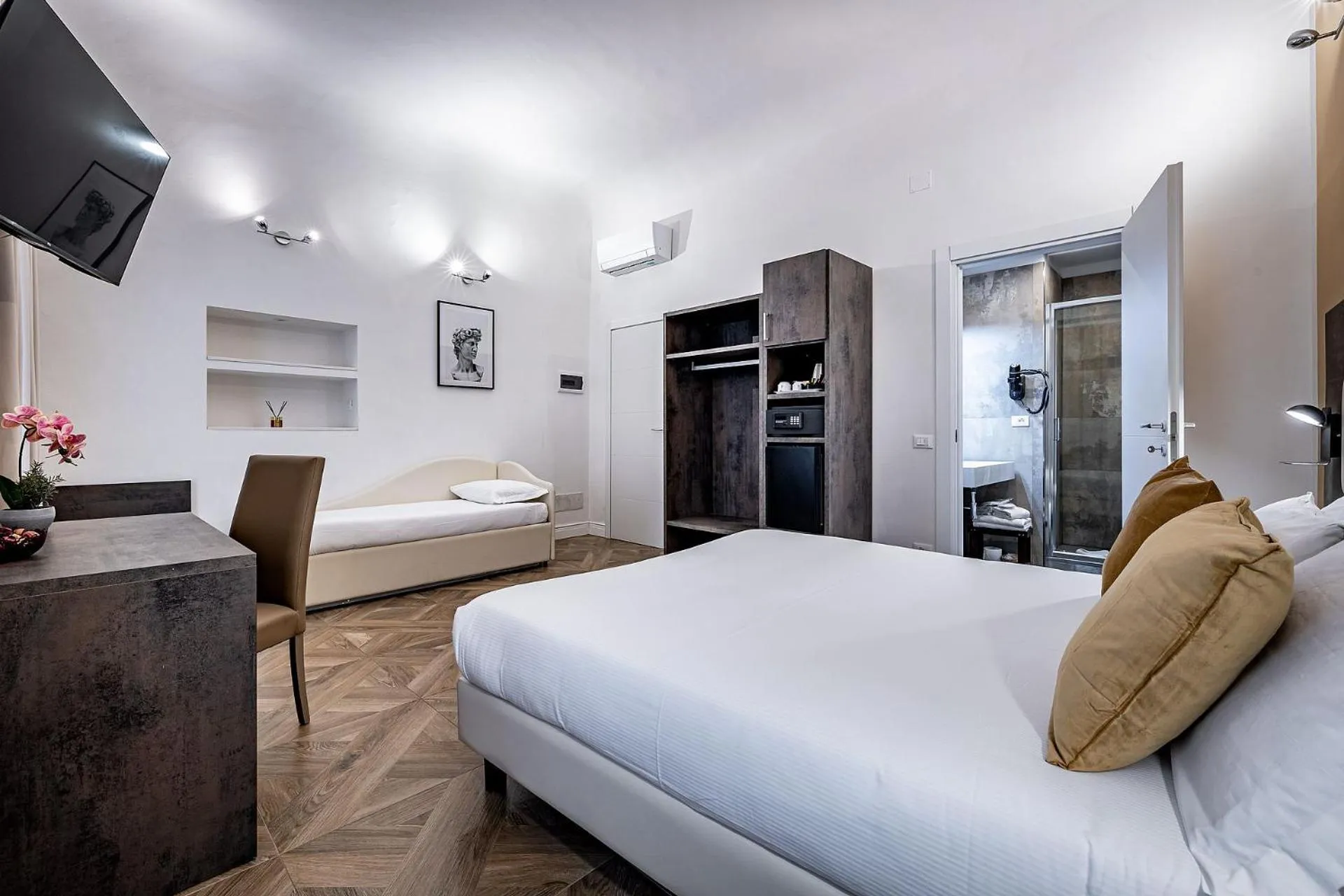 Photo of the whole room, Bed in B&B De Biffi