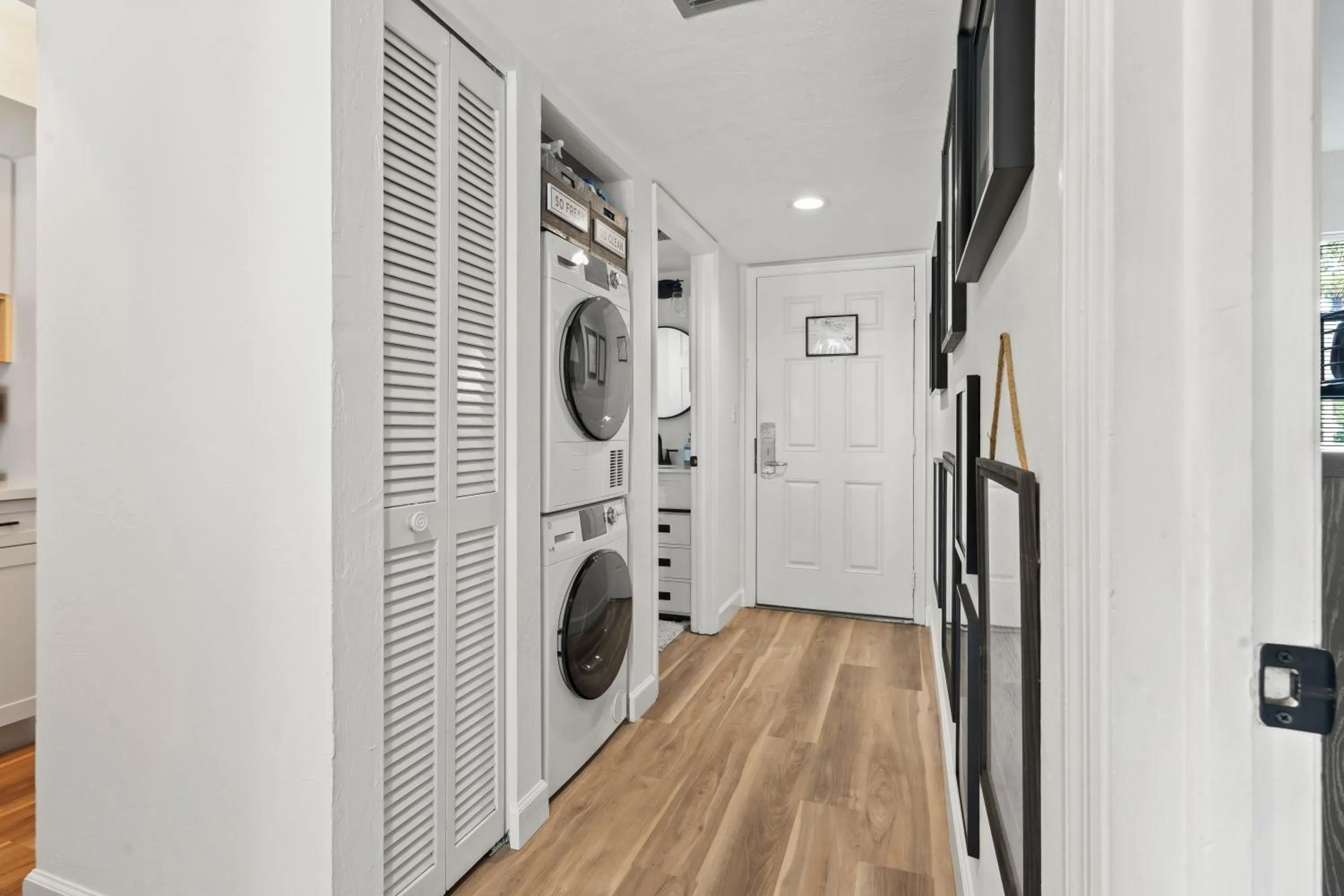 washing machine in Park Shore Resort