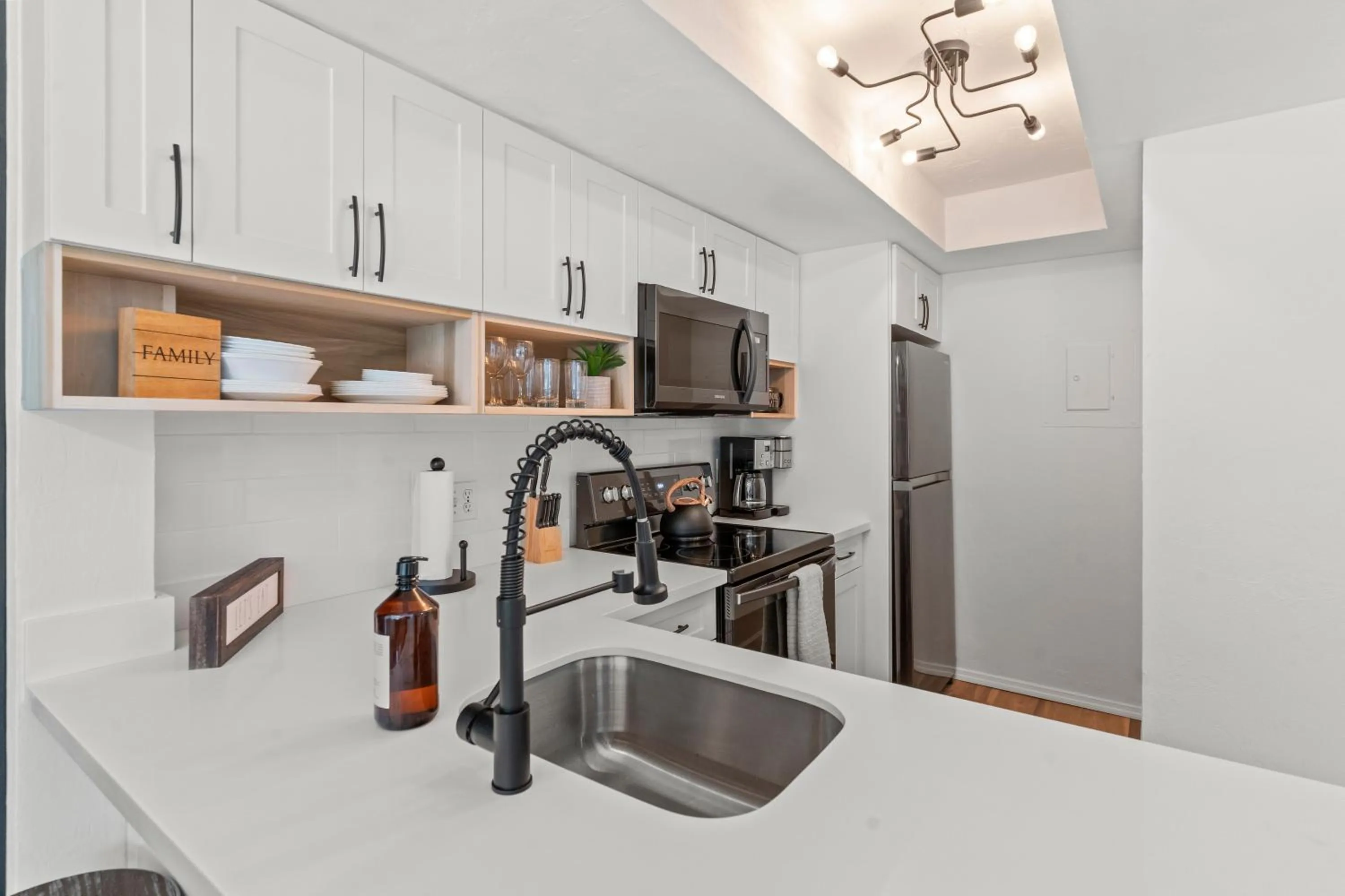 Coffee/tea facilities in Park Shore Resort