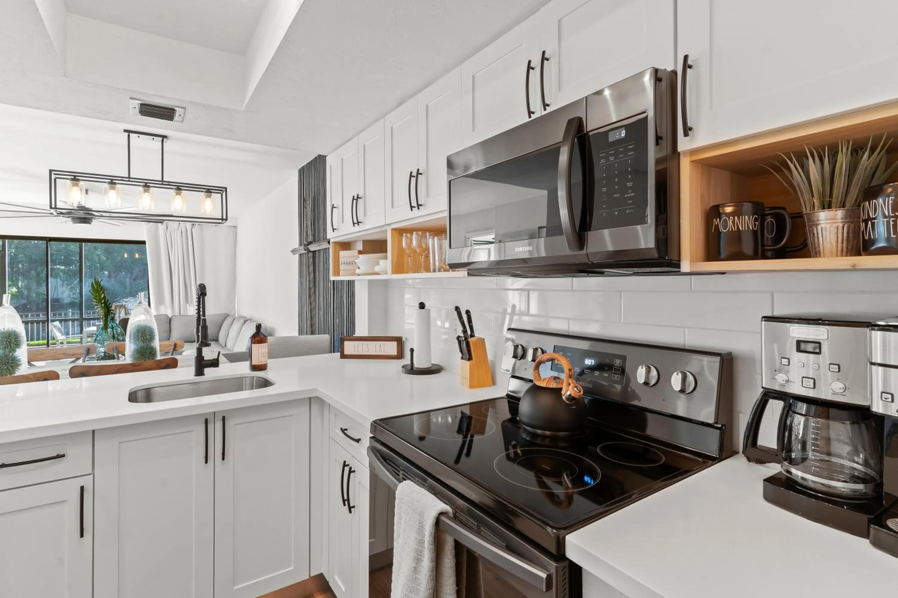 Coffee/tea facilities in Park Shore Resort