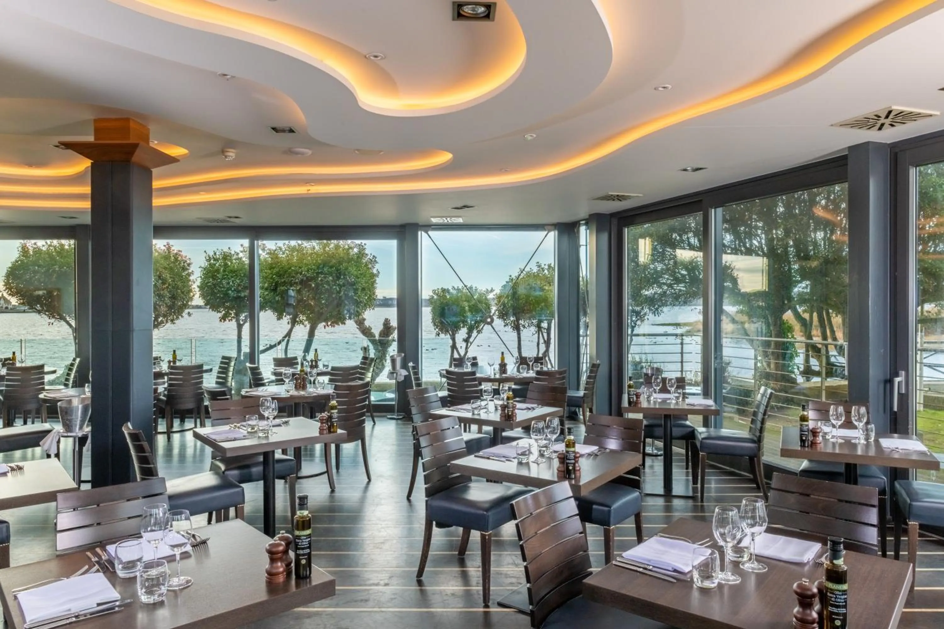 Restaurant/places to eat in Harbour Hotel & Spa Christchurch