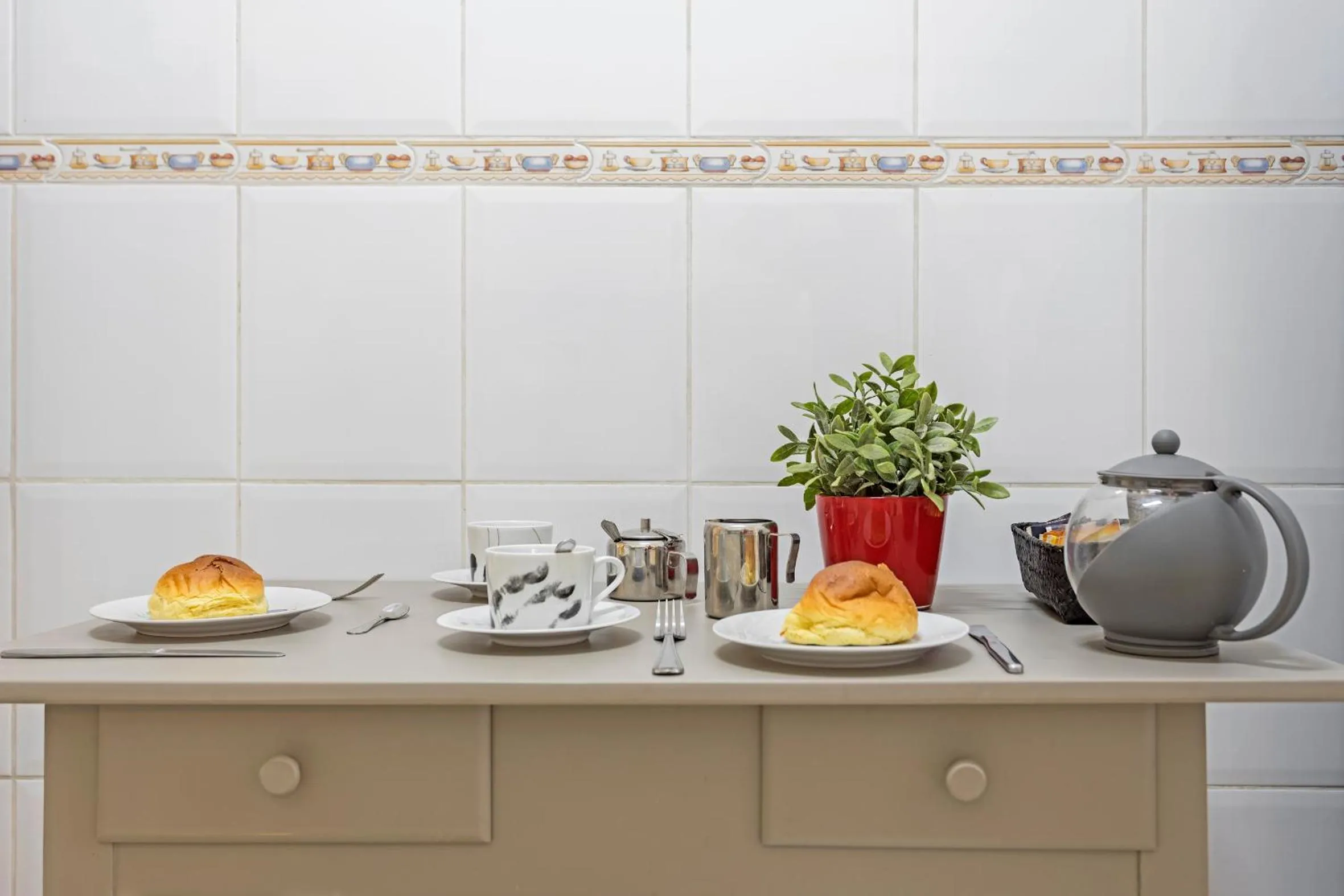 Coffee/tea facilities in Achada I by An Island Apart