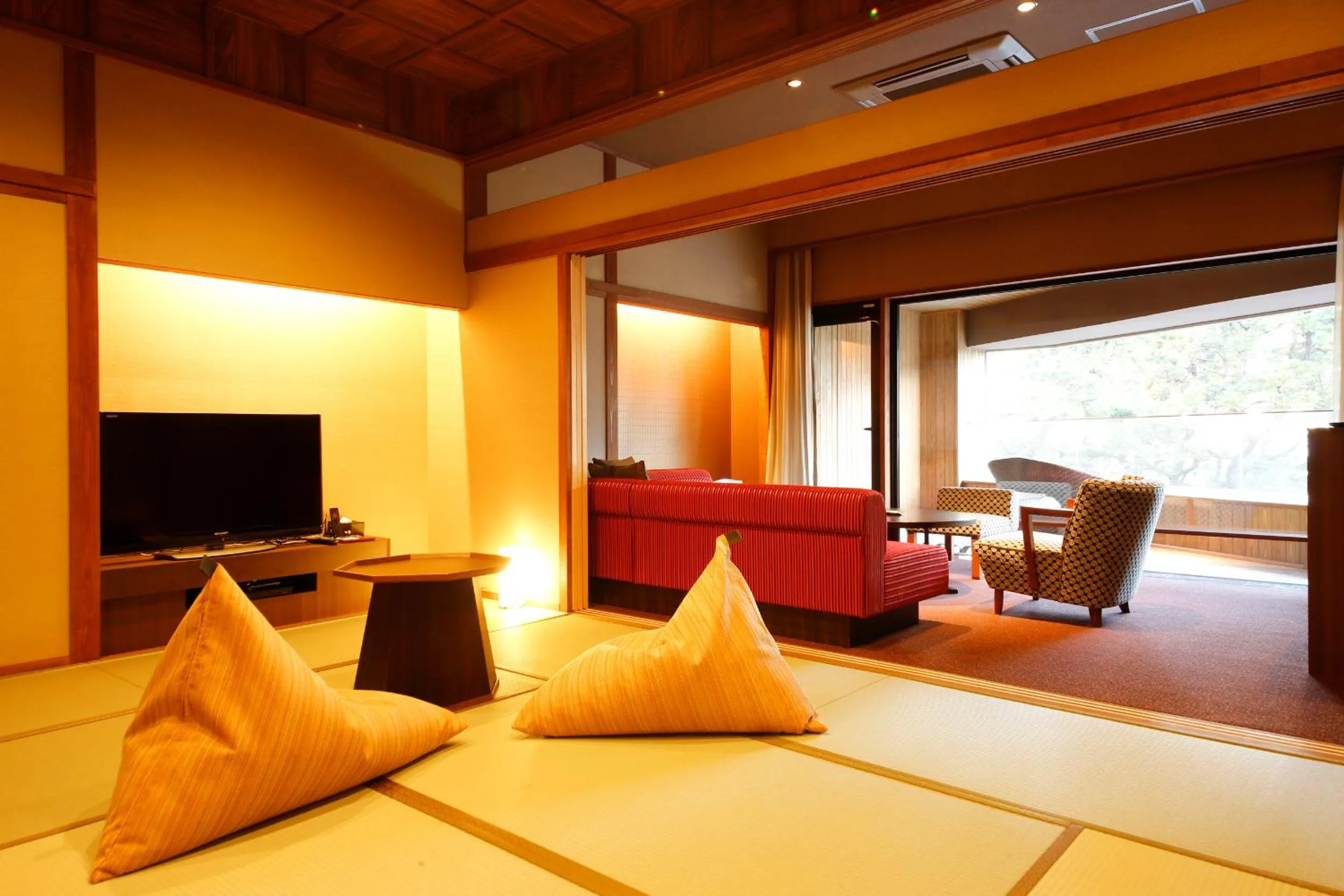 Photo of the whole room in Awaji Hamarikyu