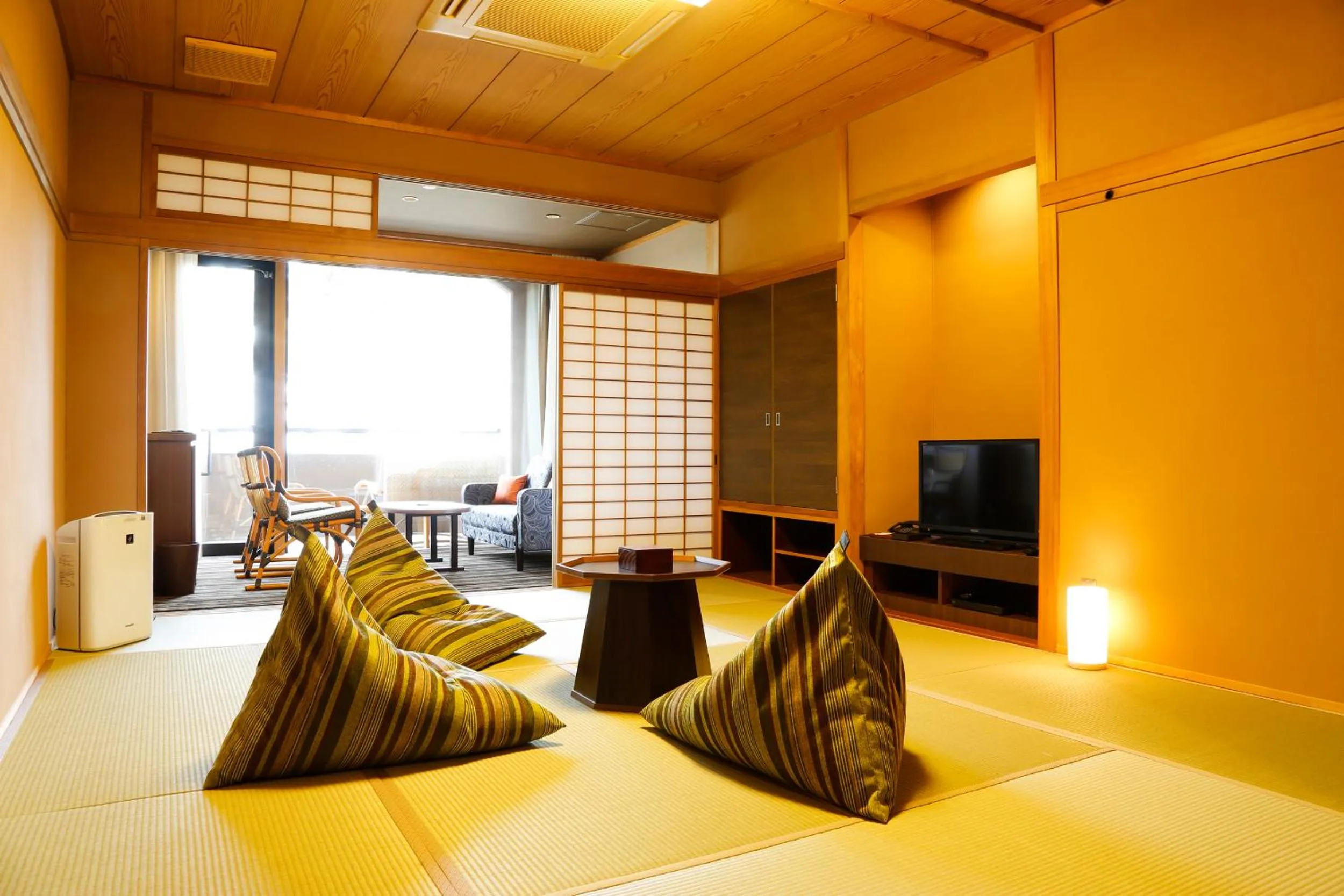 Photo of the whole room in Awaji Hamarikyu