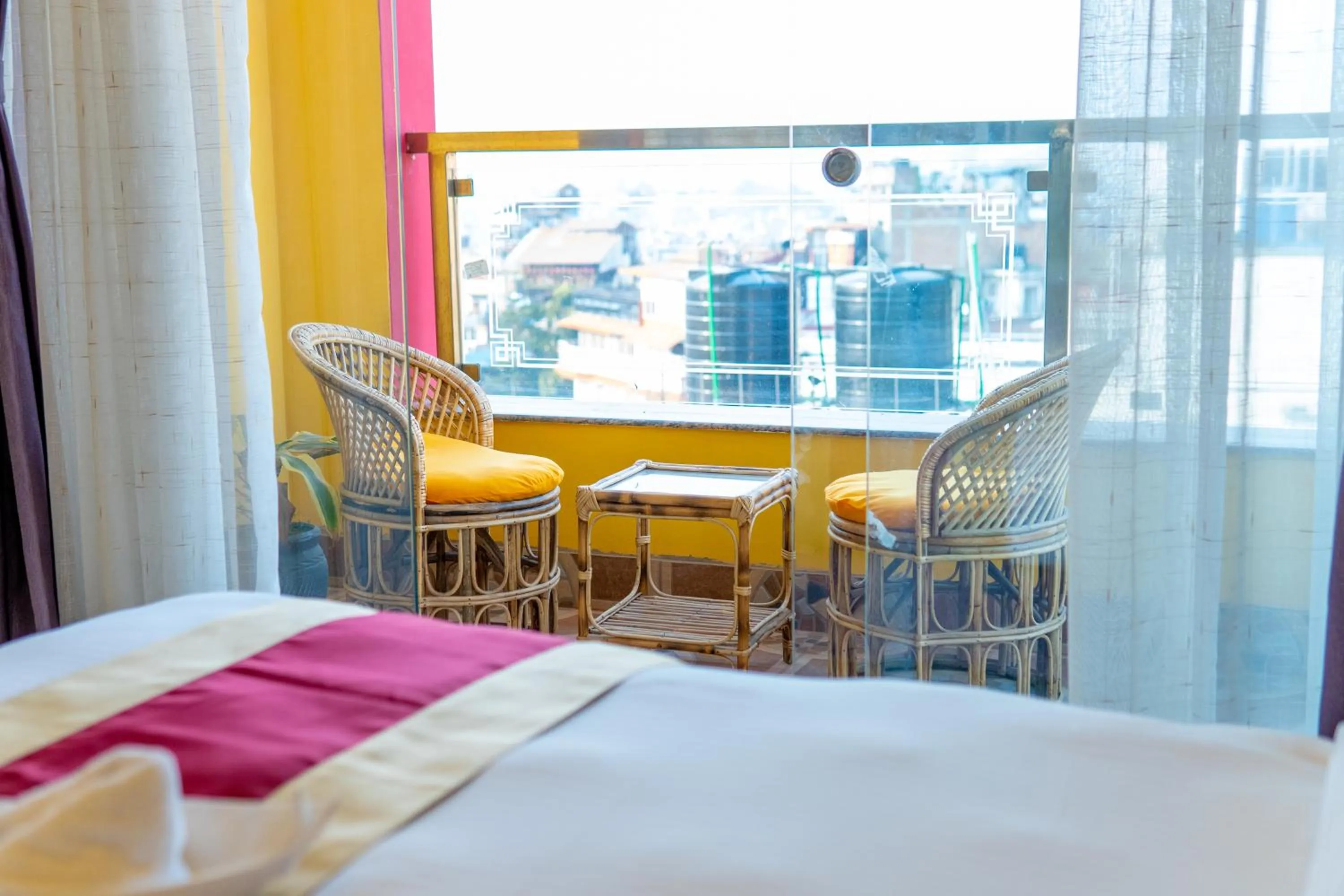 Seating area, Bed in Hotel Yakroo Manang