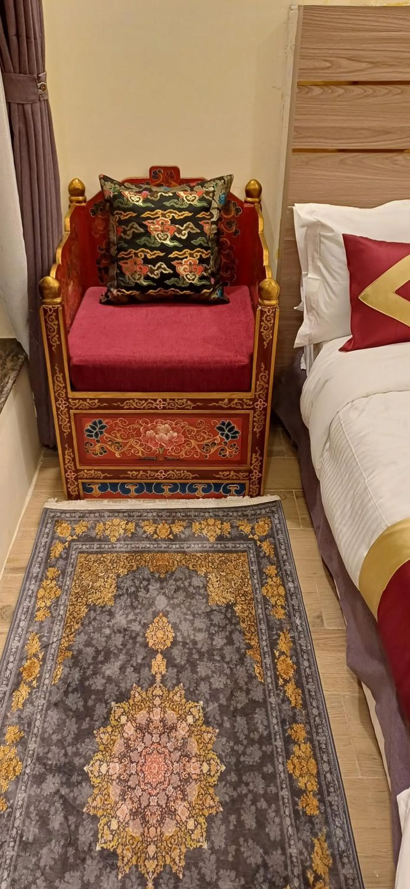 Seating area, Bed in Hotel Yakroo Manang