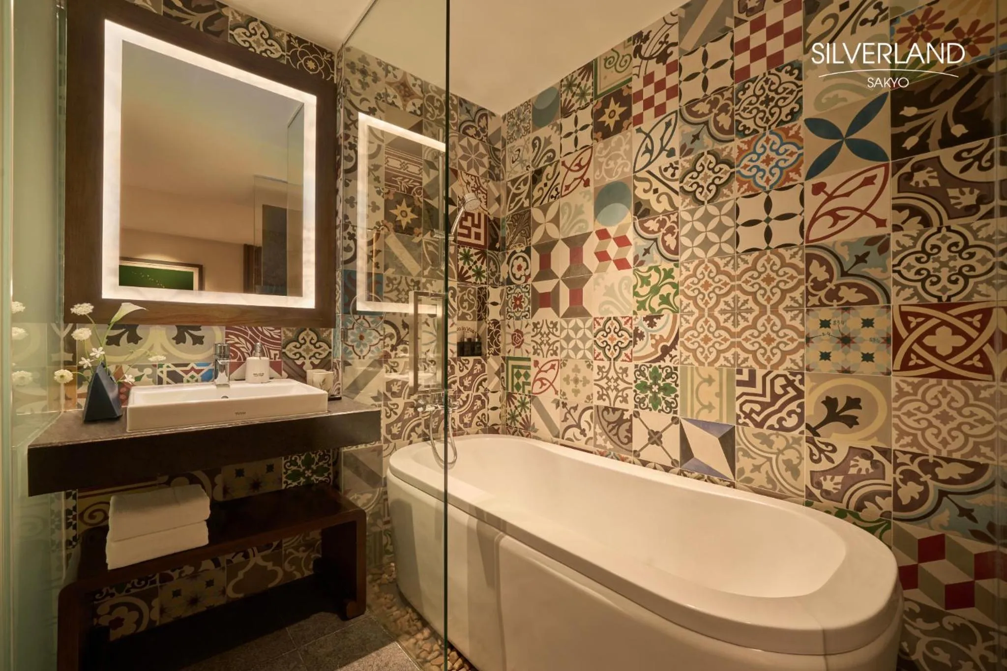 Shower in Silverland Sakyo Hotel