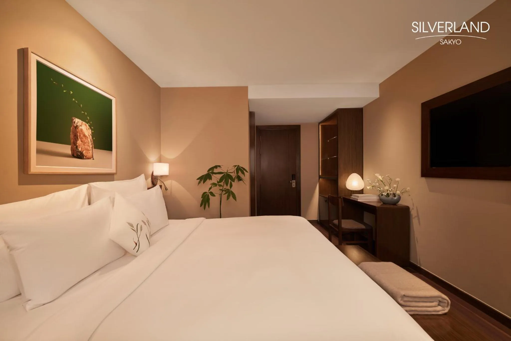 Bedroom, Bed in Silverland Sakyo Hotel