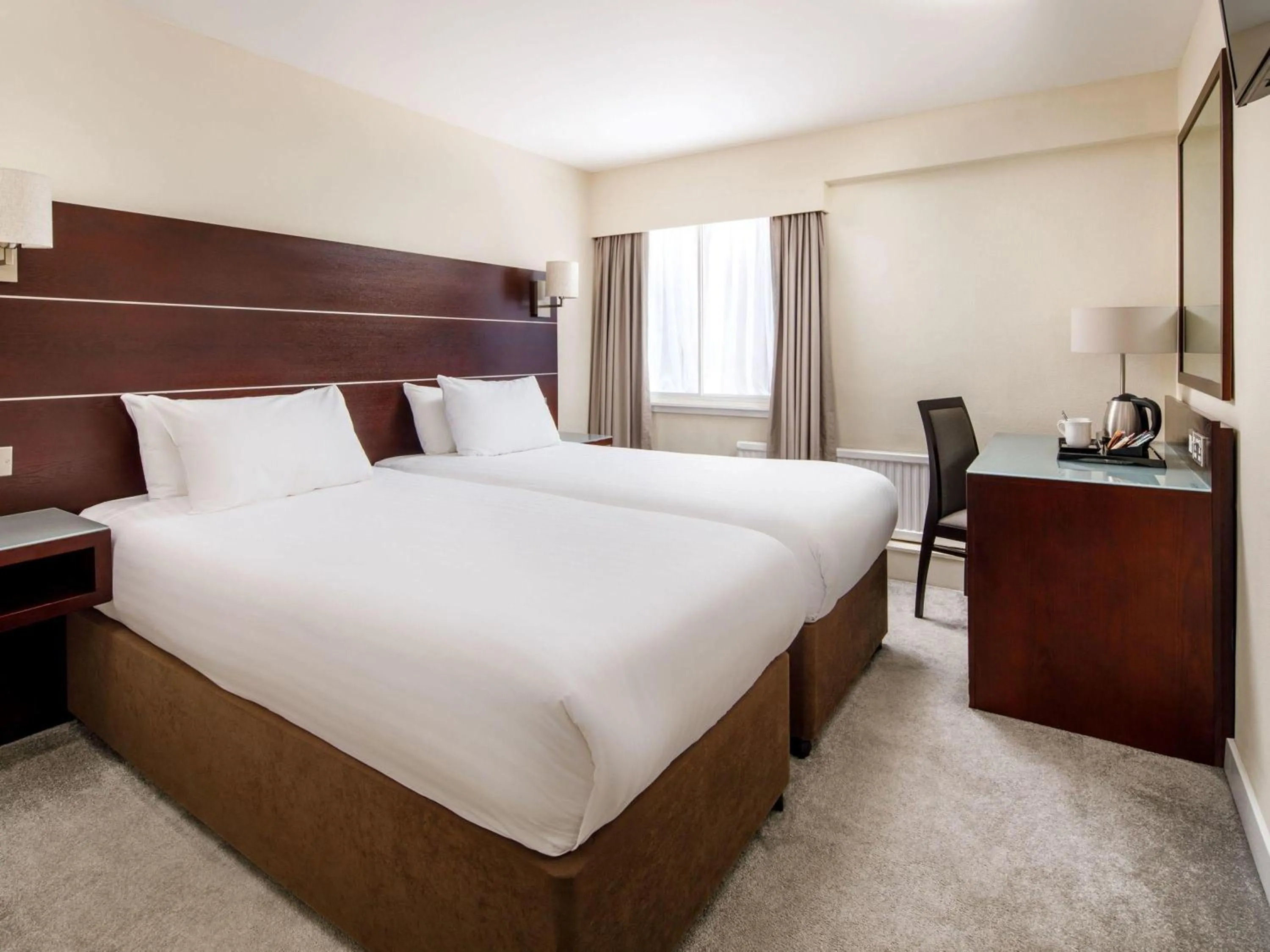 Bedroom, Bed in Mercure Glasgow City Hotel