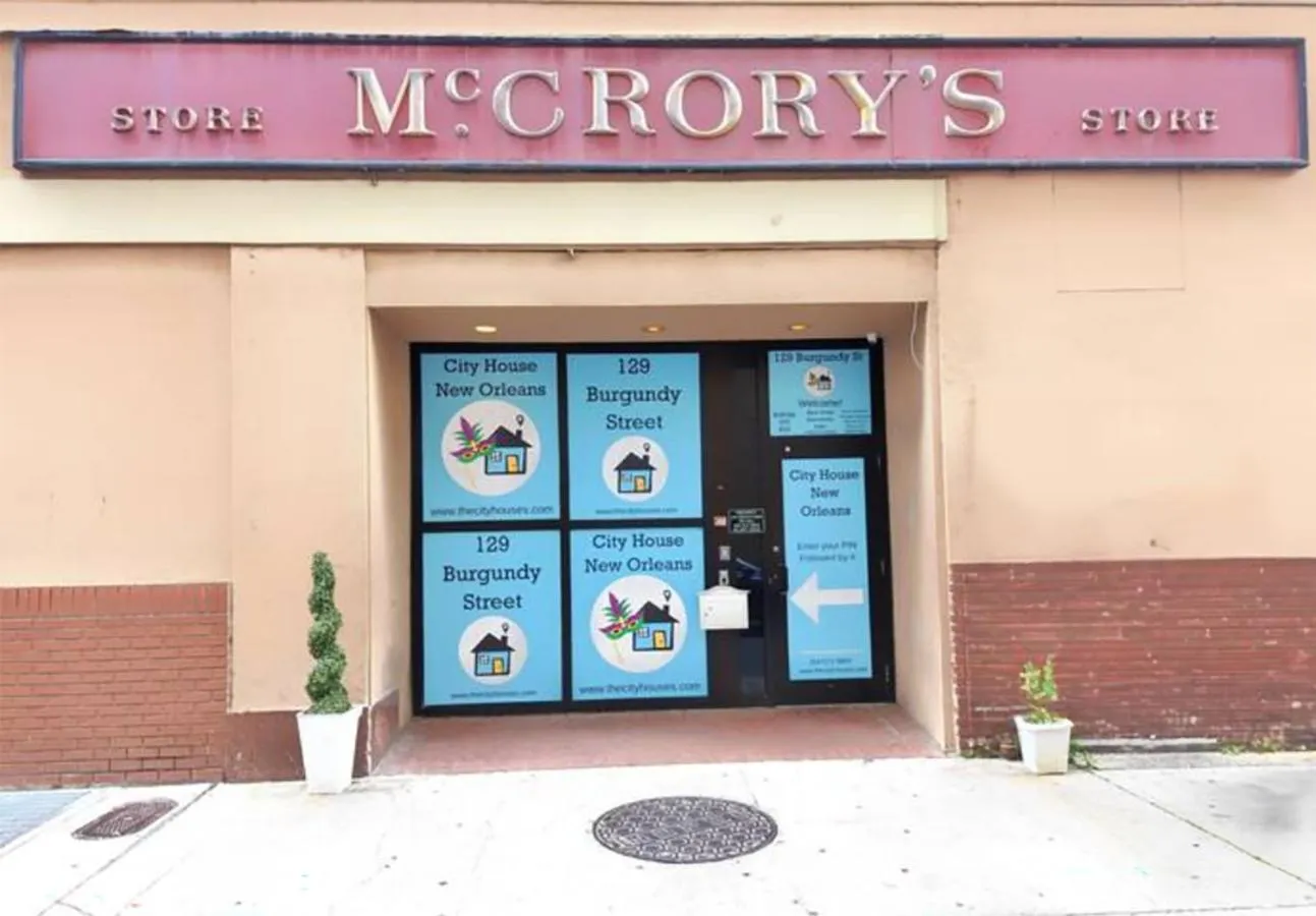 Property building in City House New Orleans Samesun