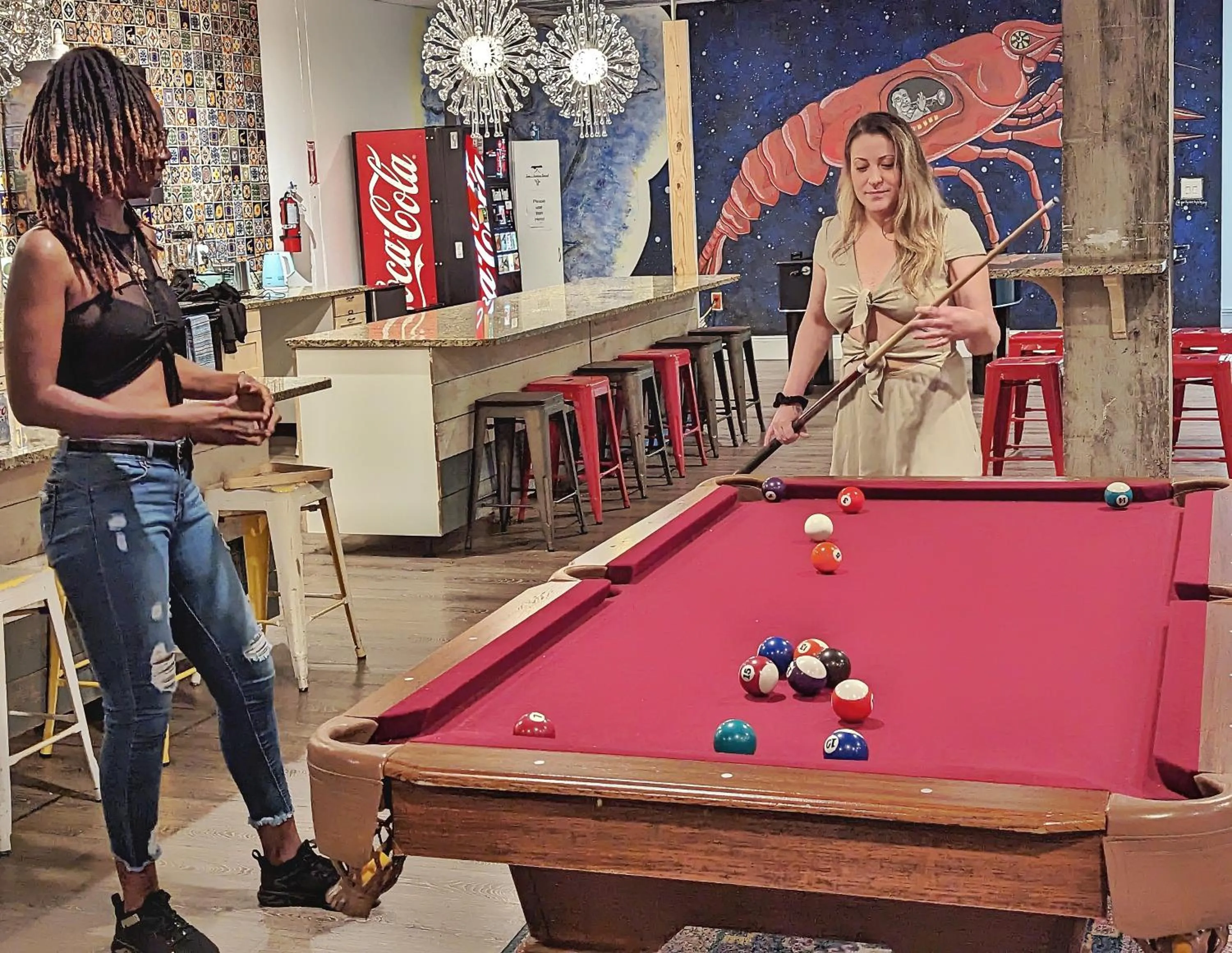 Communal lounge/ TV room in City House New Orleans Samesun