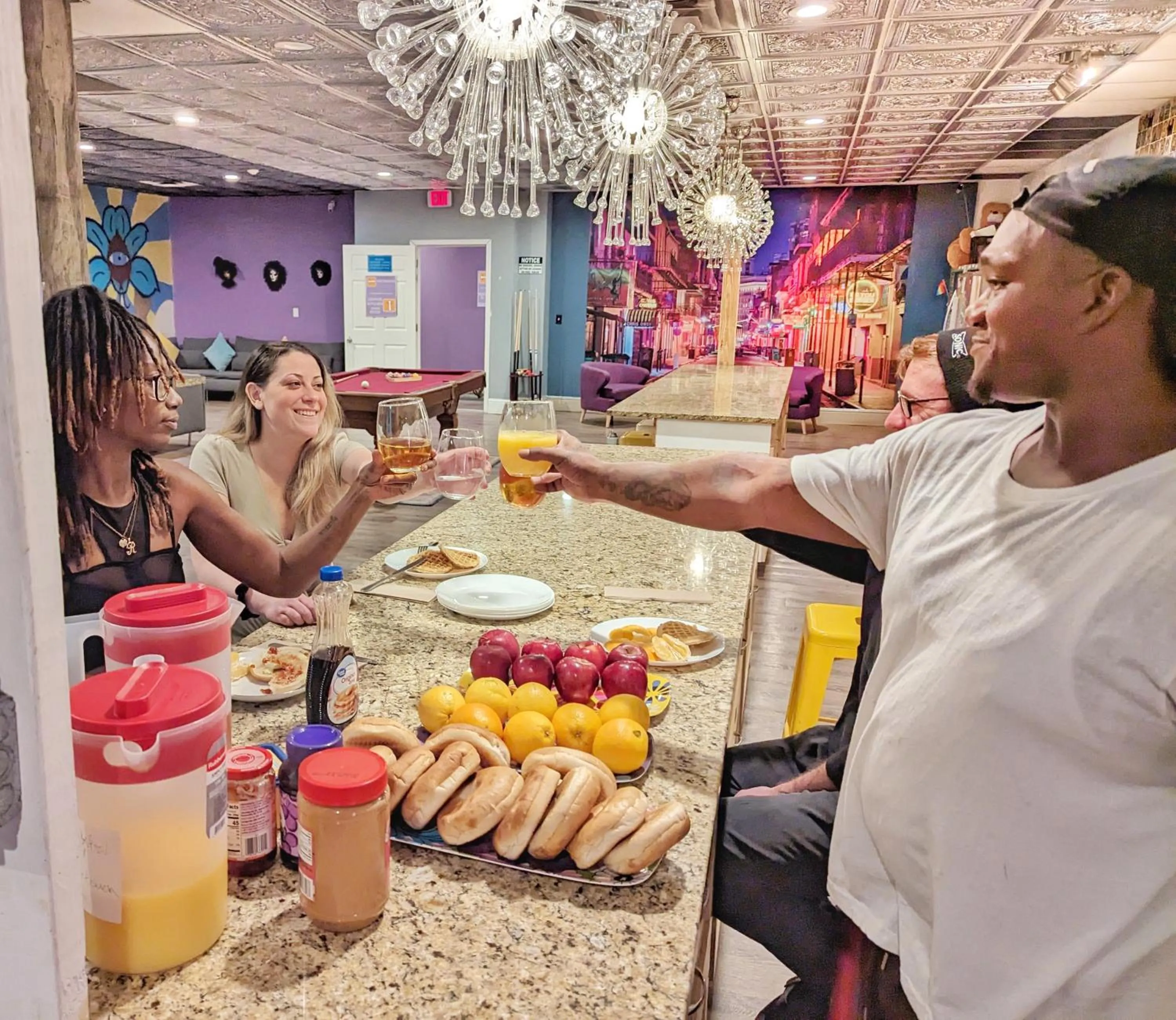 Communal lounge/ TV room in City House New Orleans Samesun