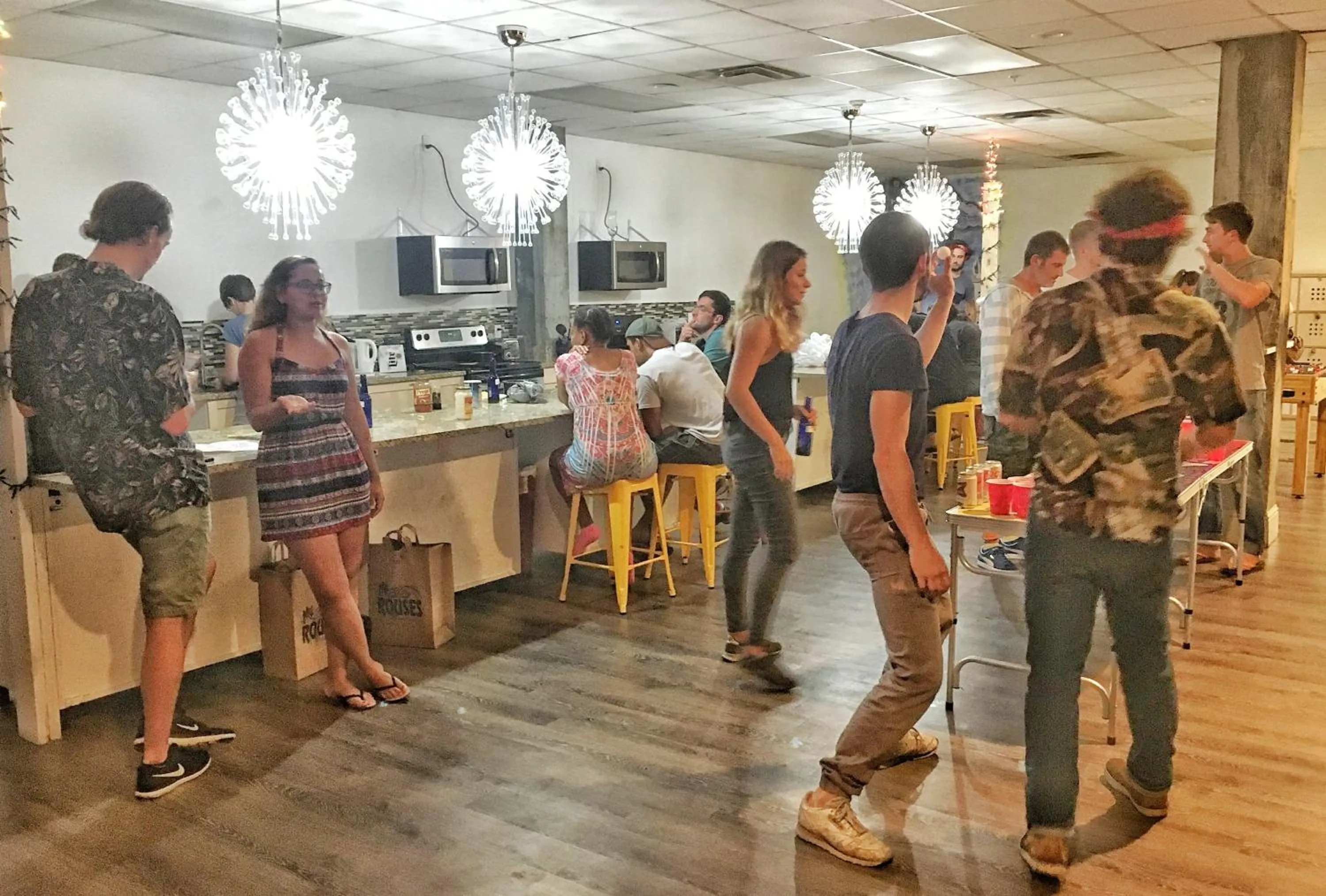 Communal lounge/ TV room in City House New Orleans Samesun