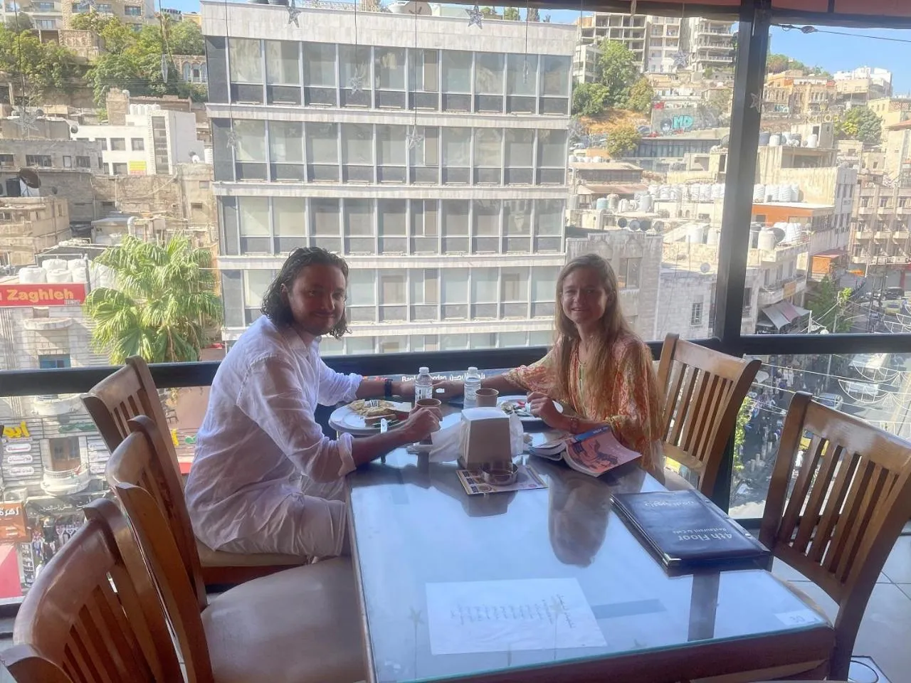 Restaurant/places to eat in Art Hotel Downtown