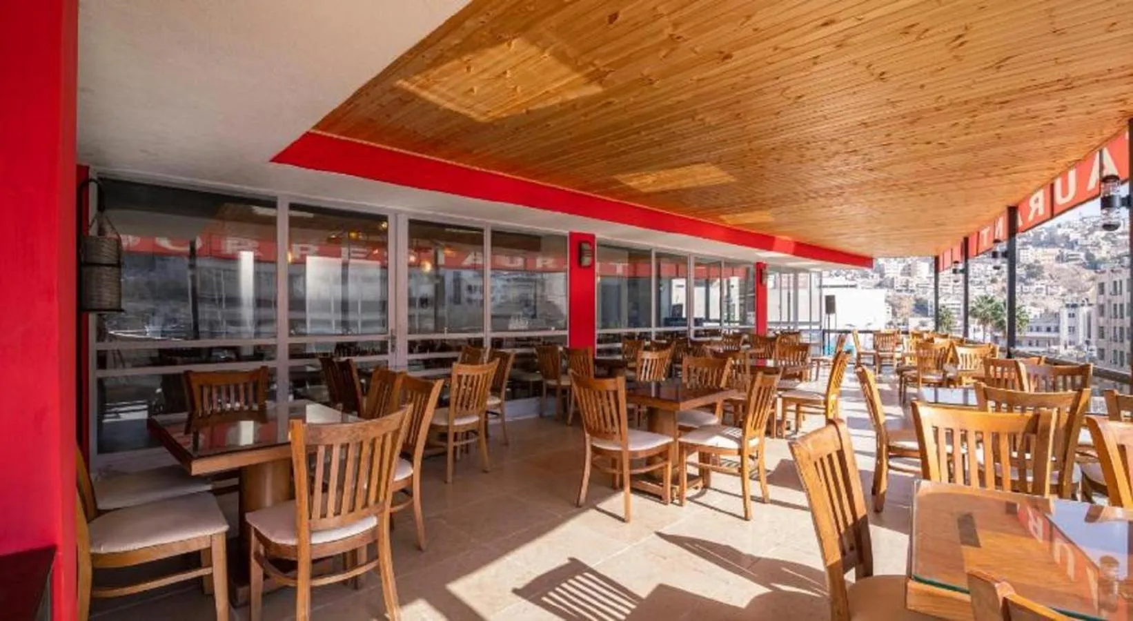 Restaurant/places to eat in Art Hotel Downtown