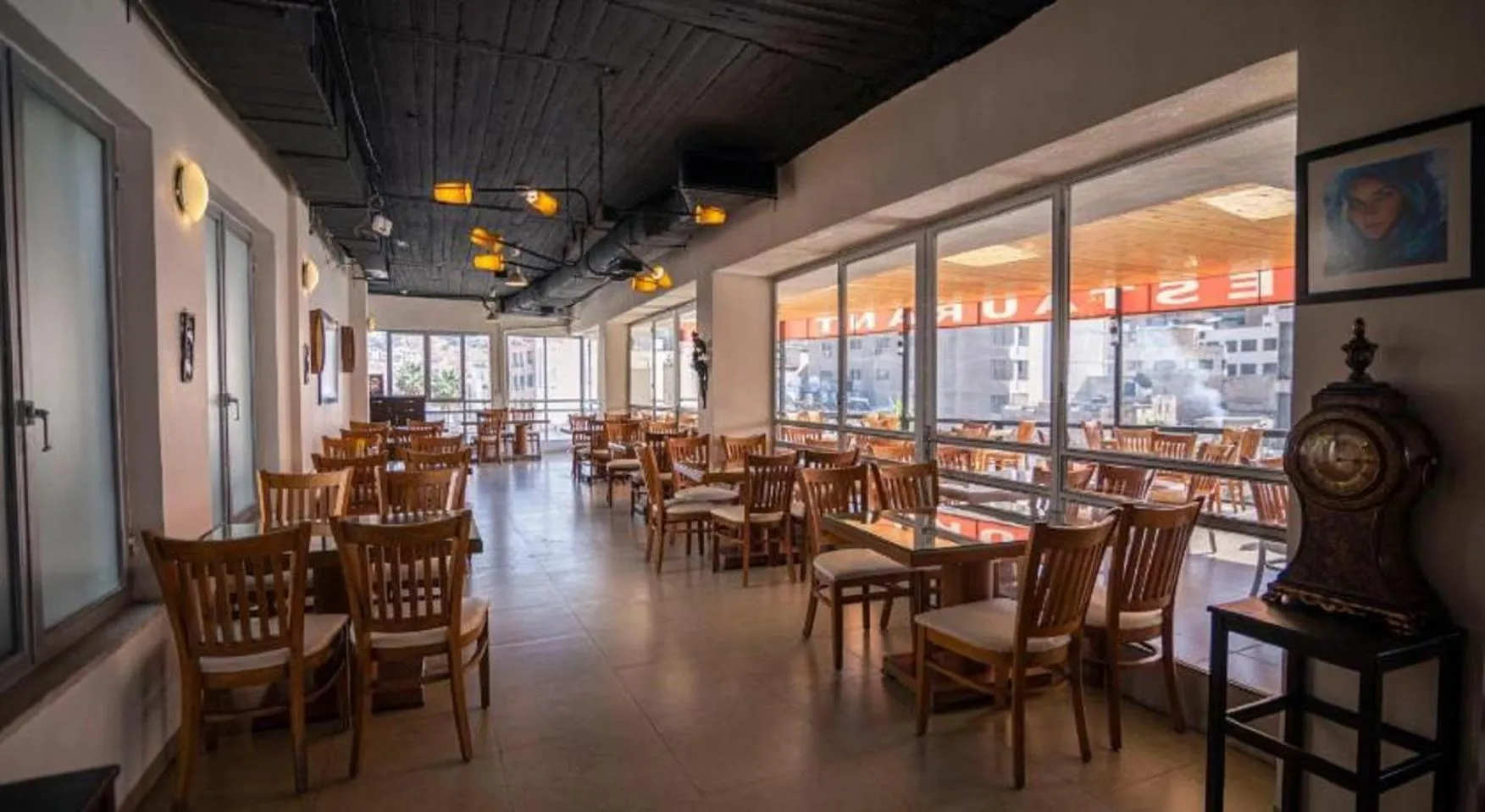 Restaurant/places to eat in Art Hotel Downtown