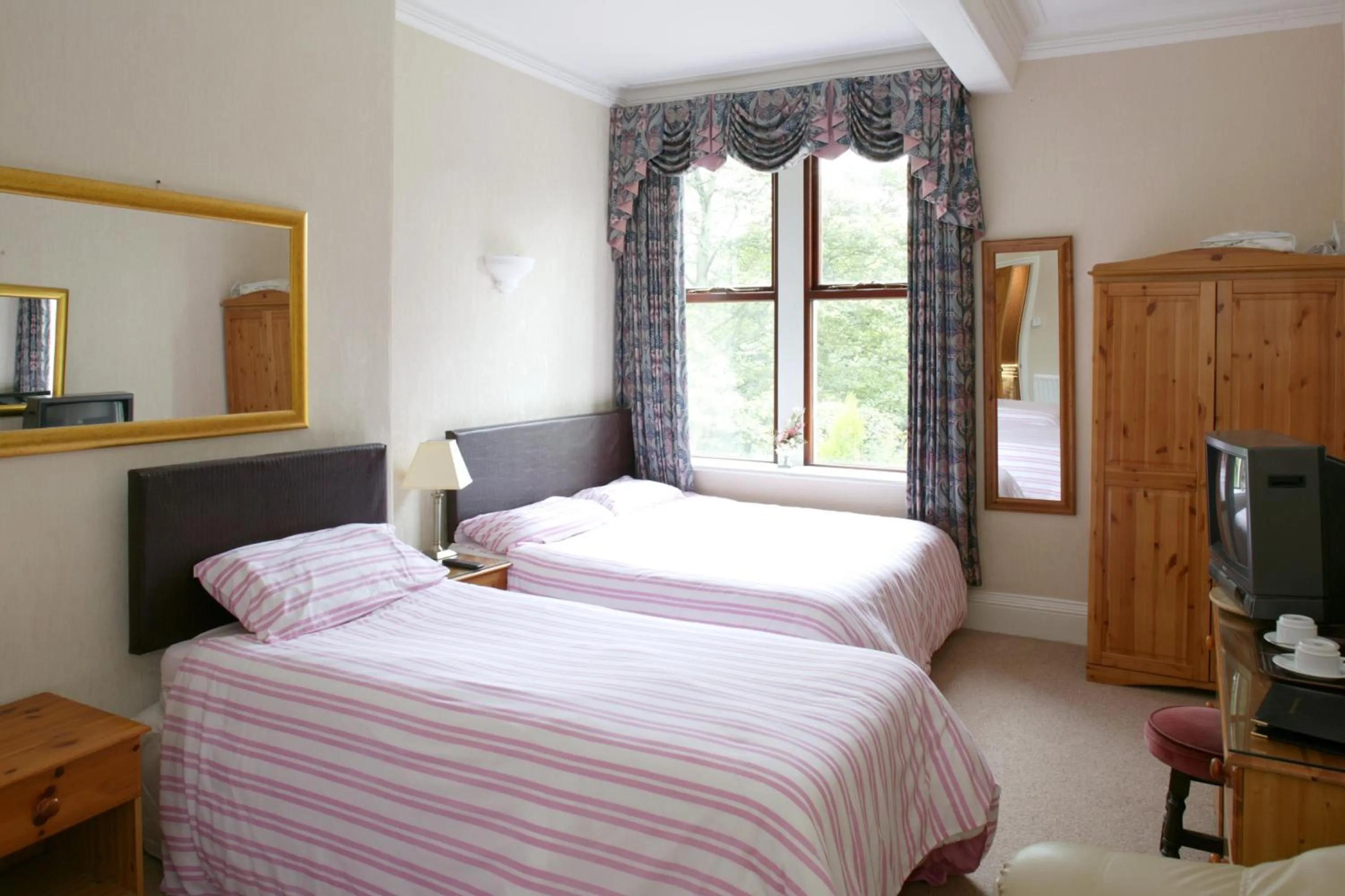 Bedroom, Bed in Ilkley Riverside Hotel