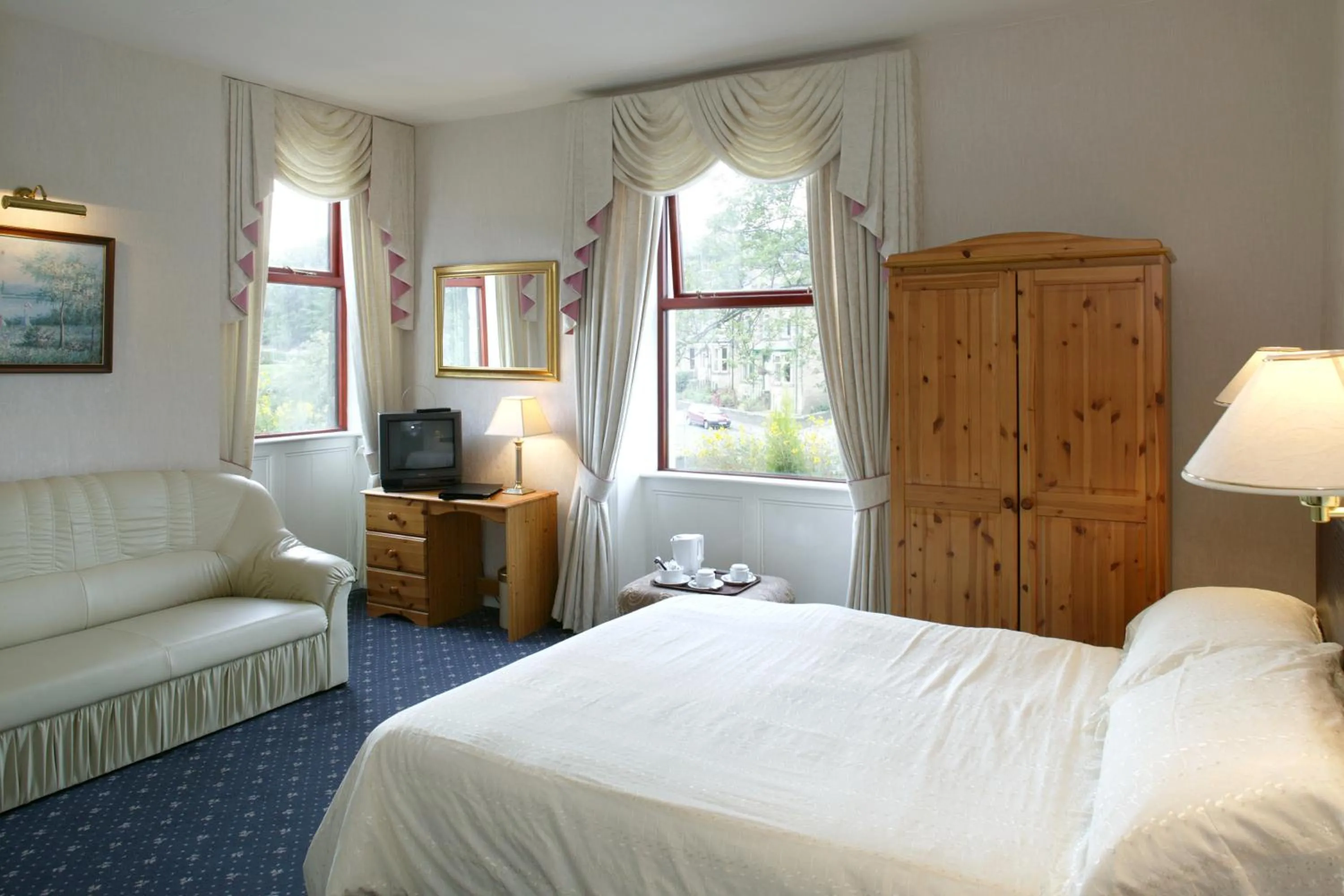 Bedroom, Bed in Ilkley Riverside Hotel