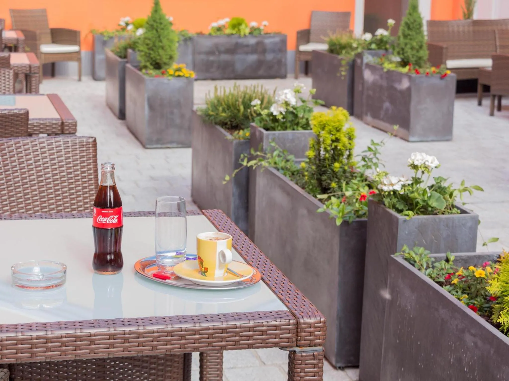 Restaurant/places to eat in WinRooms "hotel&apartments"