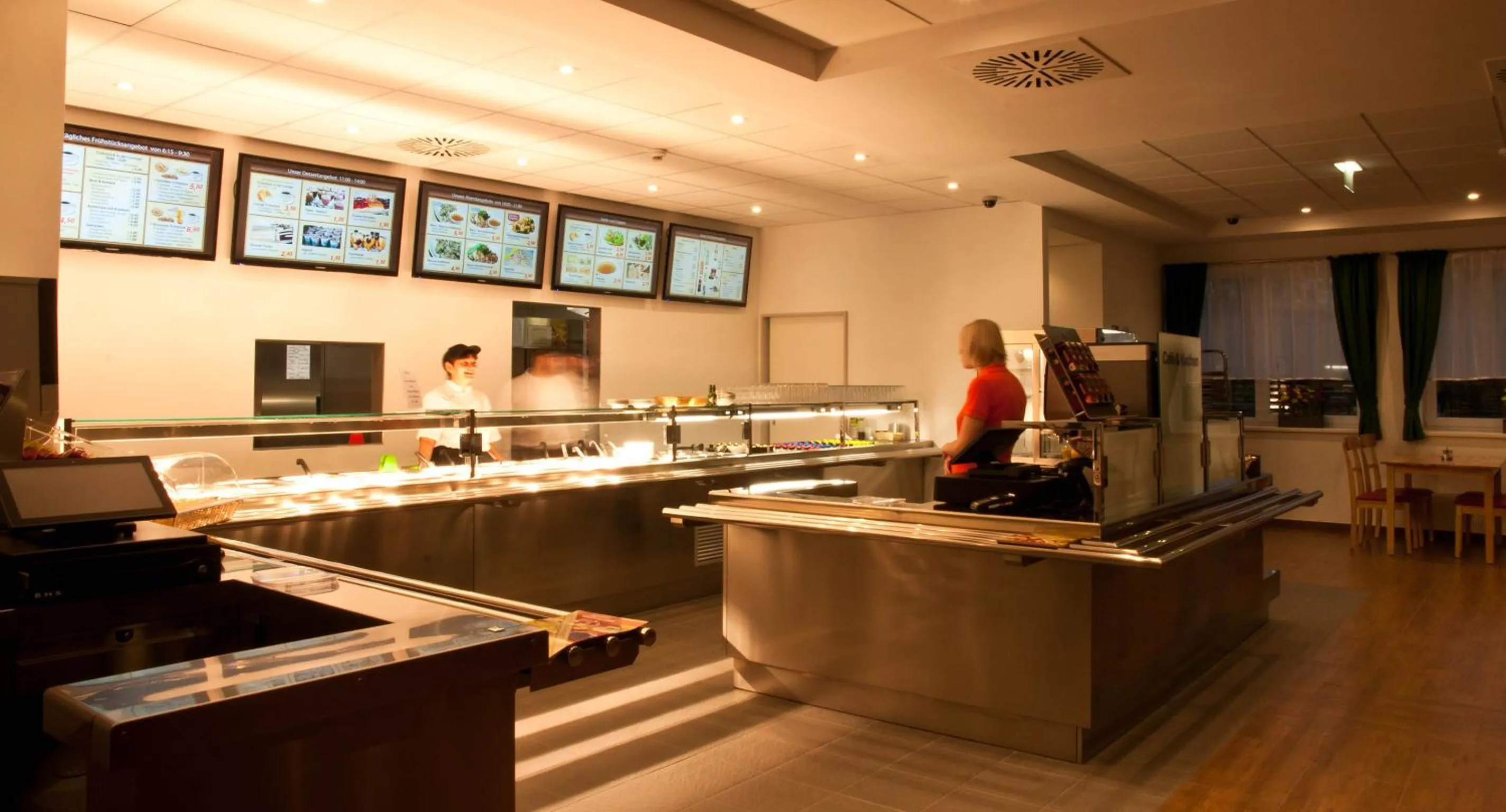 Restaurant/places to eat in WinRooms "hotel&apartments"