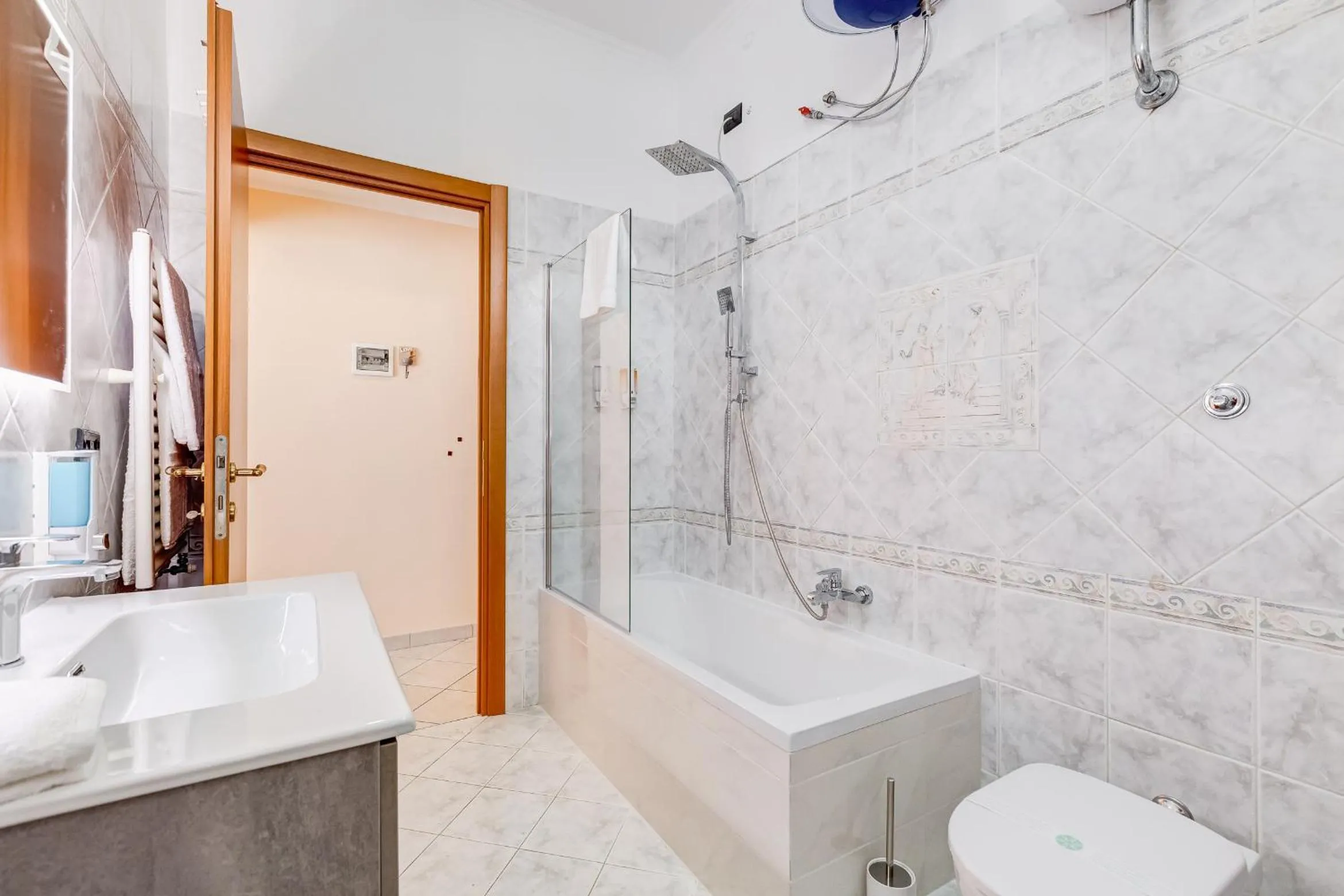 Shower in Joker House Roma in 15 minuti Station Airport