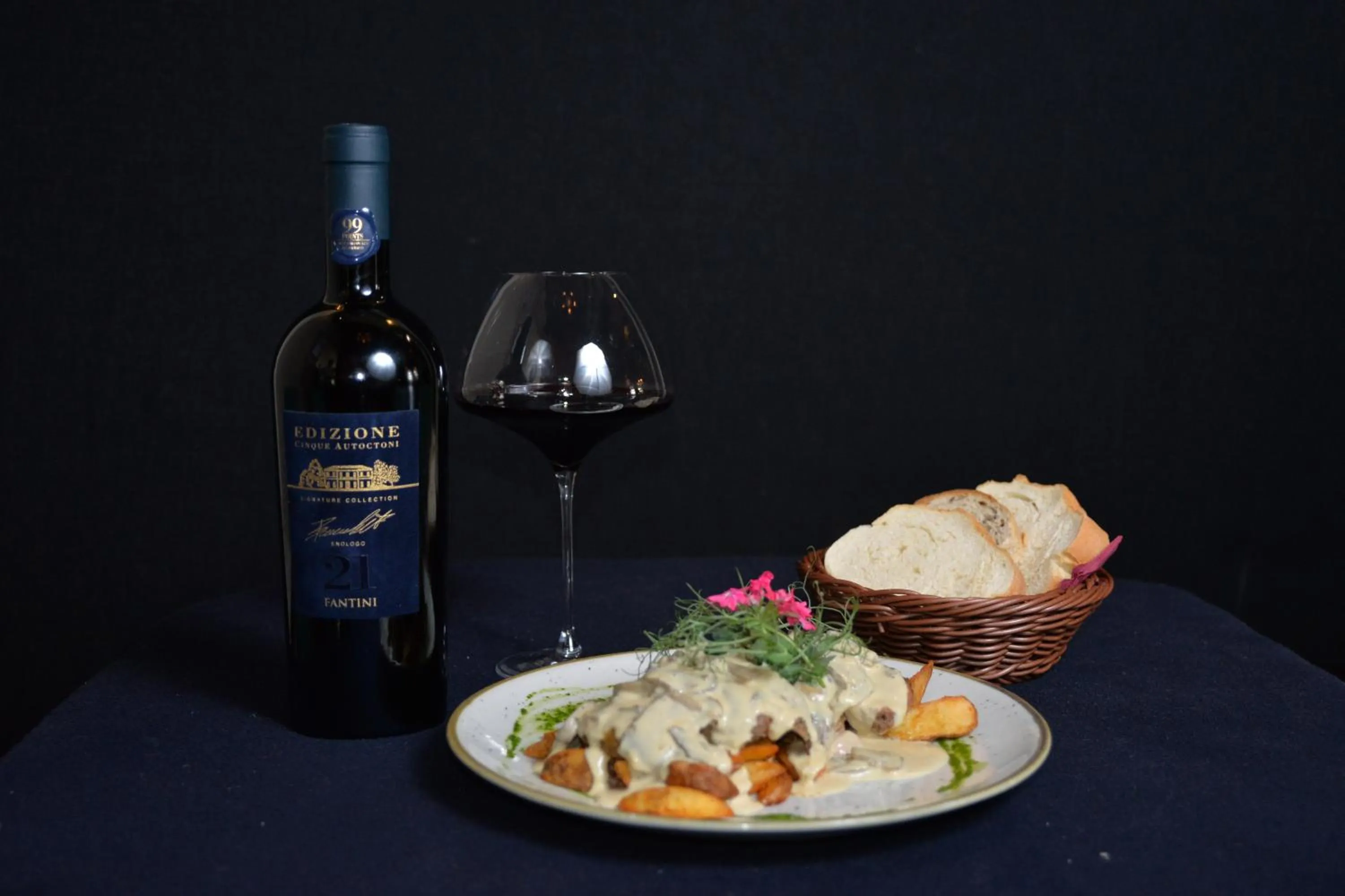 Food and drinks in Villa 1927