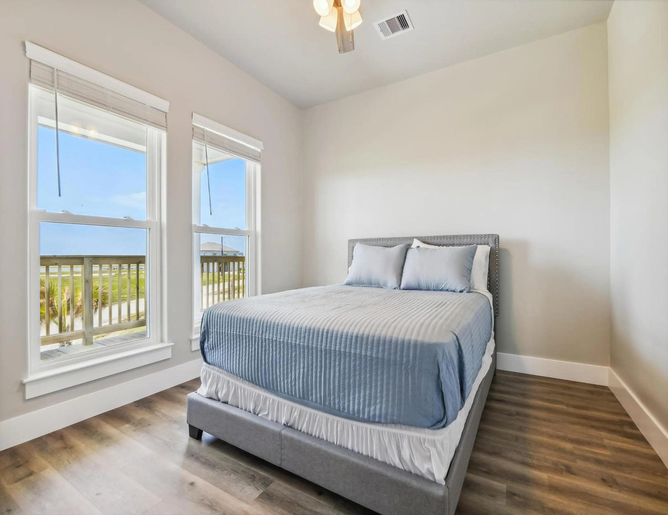 Bed in Bayfront Nirvana!