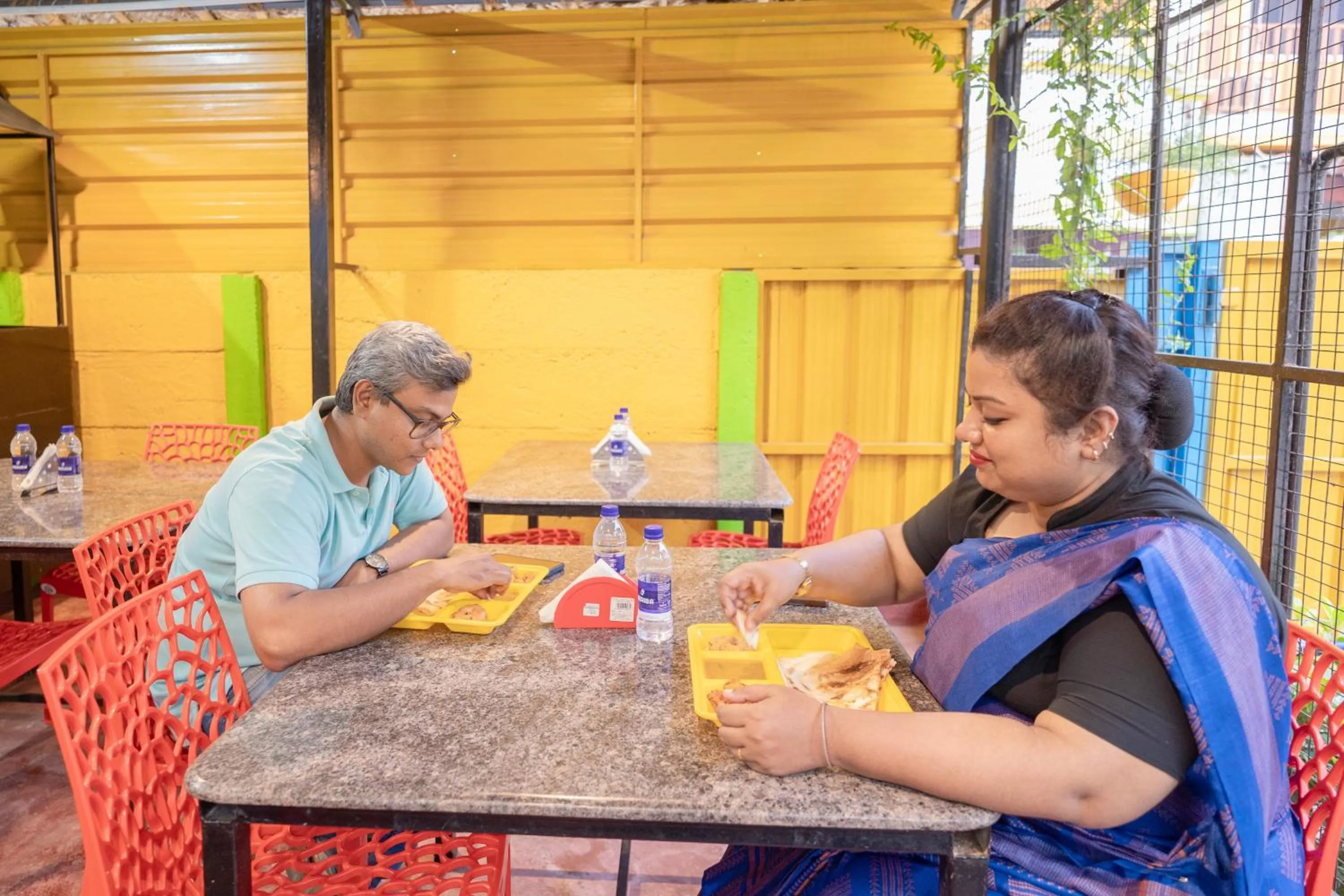 Restaurant/places to eat in Pondy Stay