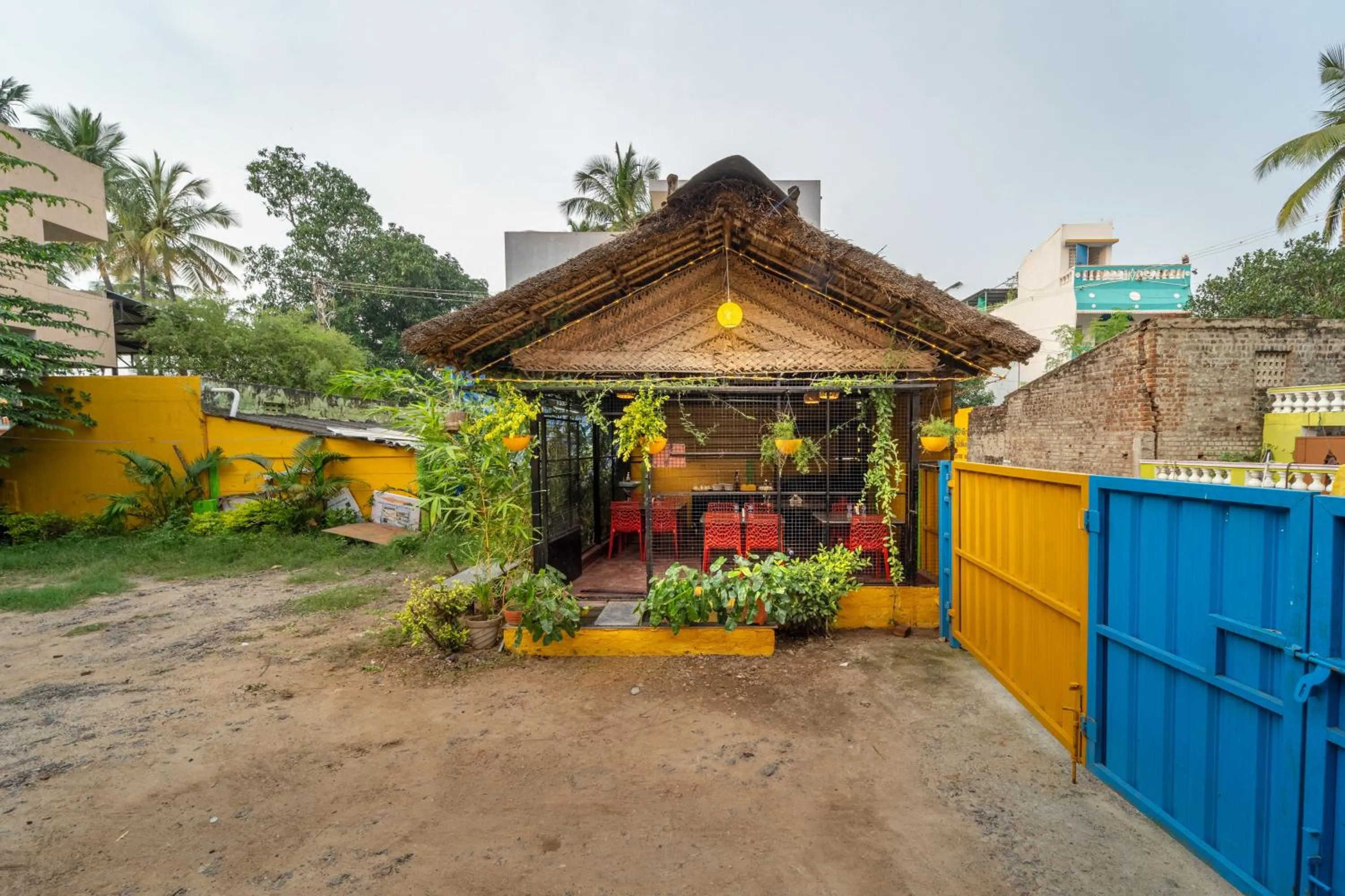 Restaurant/places to eat in Pondy Stay