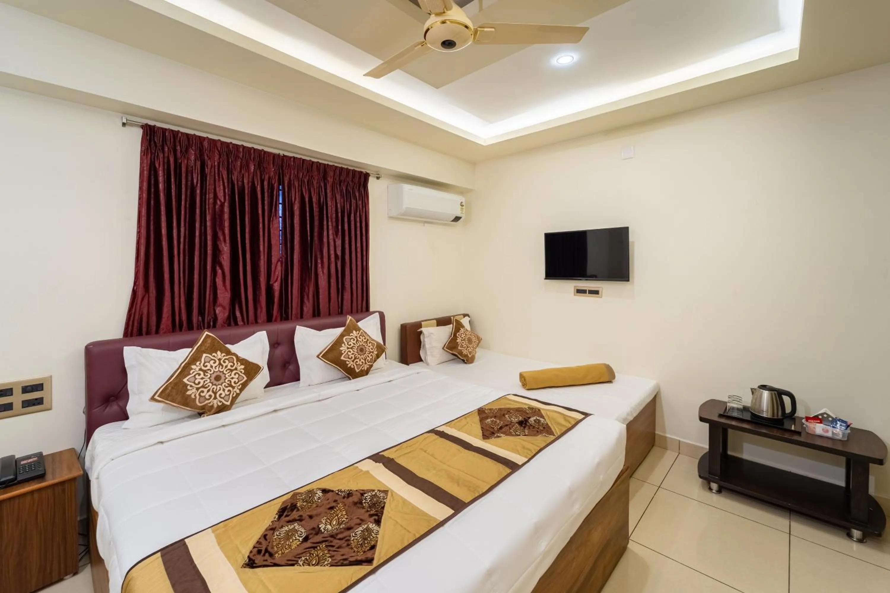 Bed in Pondy Stay