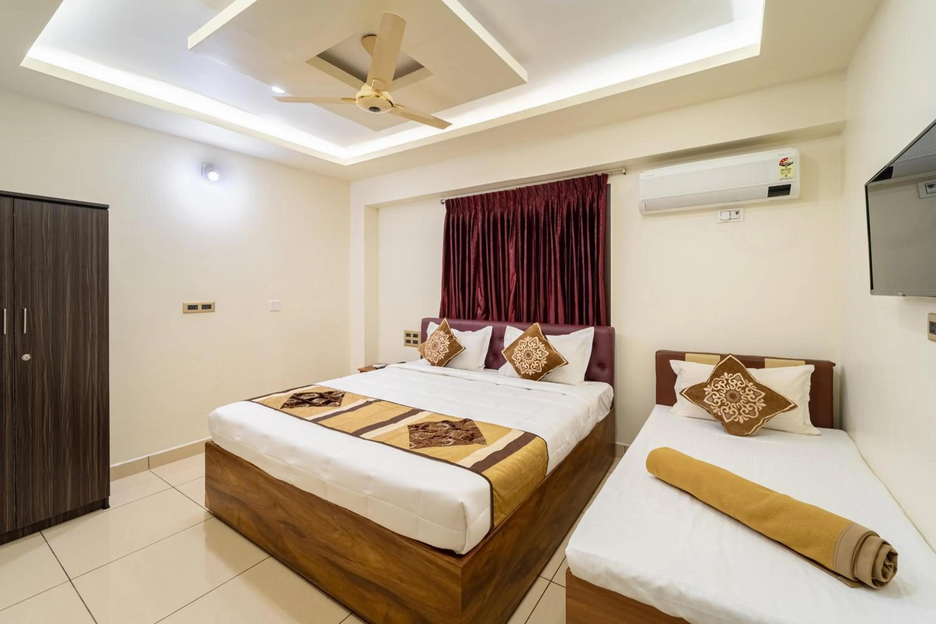 Bed in Pondy Stay