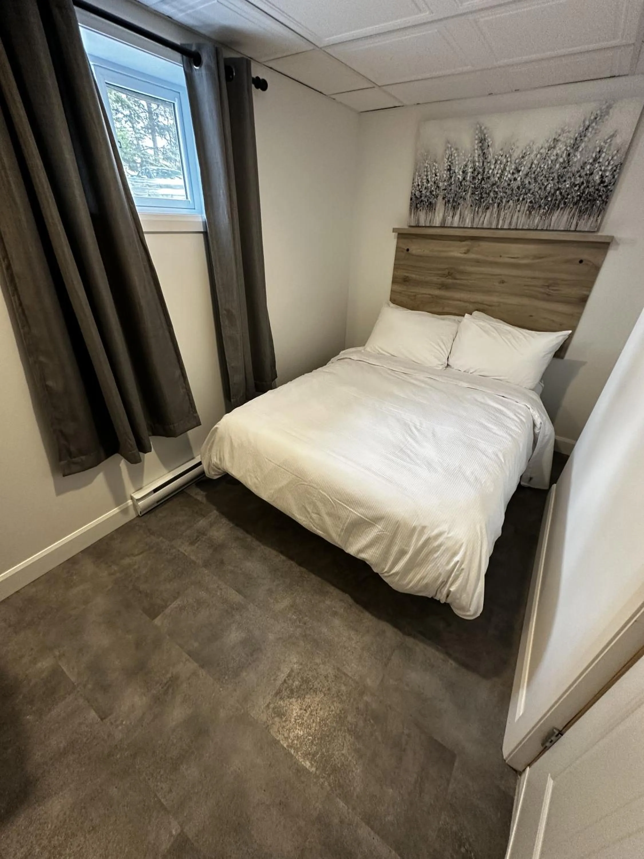 Photo of the whole room, Bed in Le Chambreur