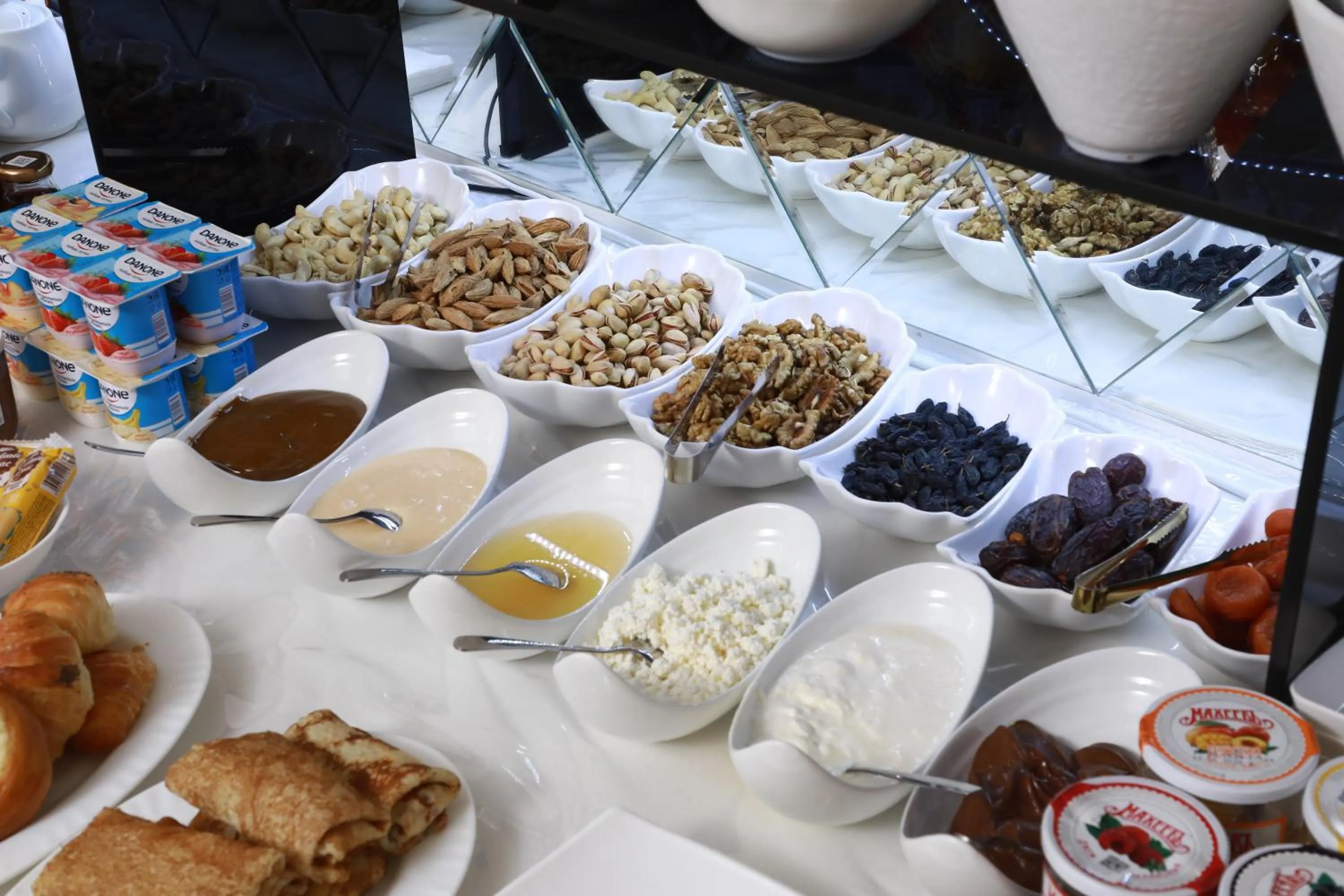 Breakfast in Sharq hotel