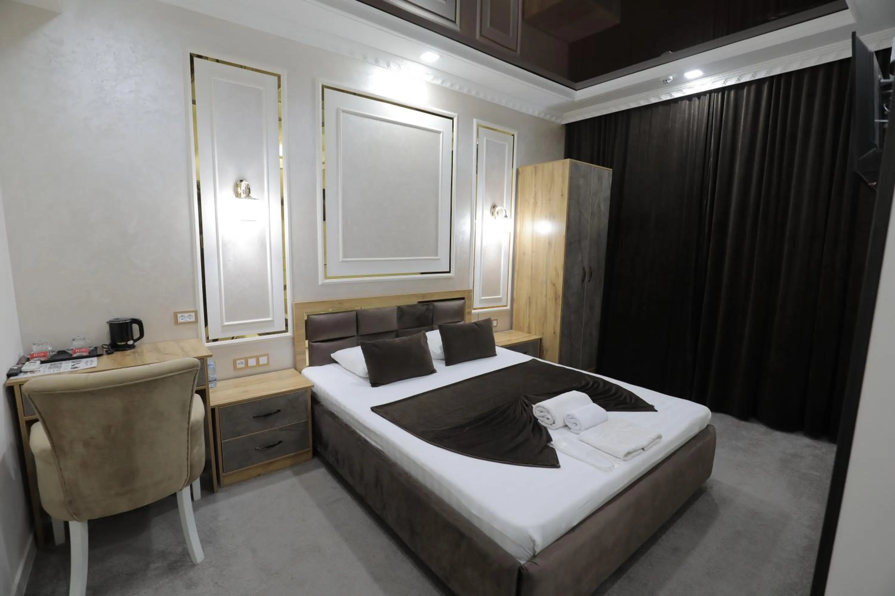 Photo of the whole room, Bed in Sharq hotel