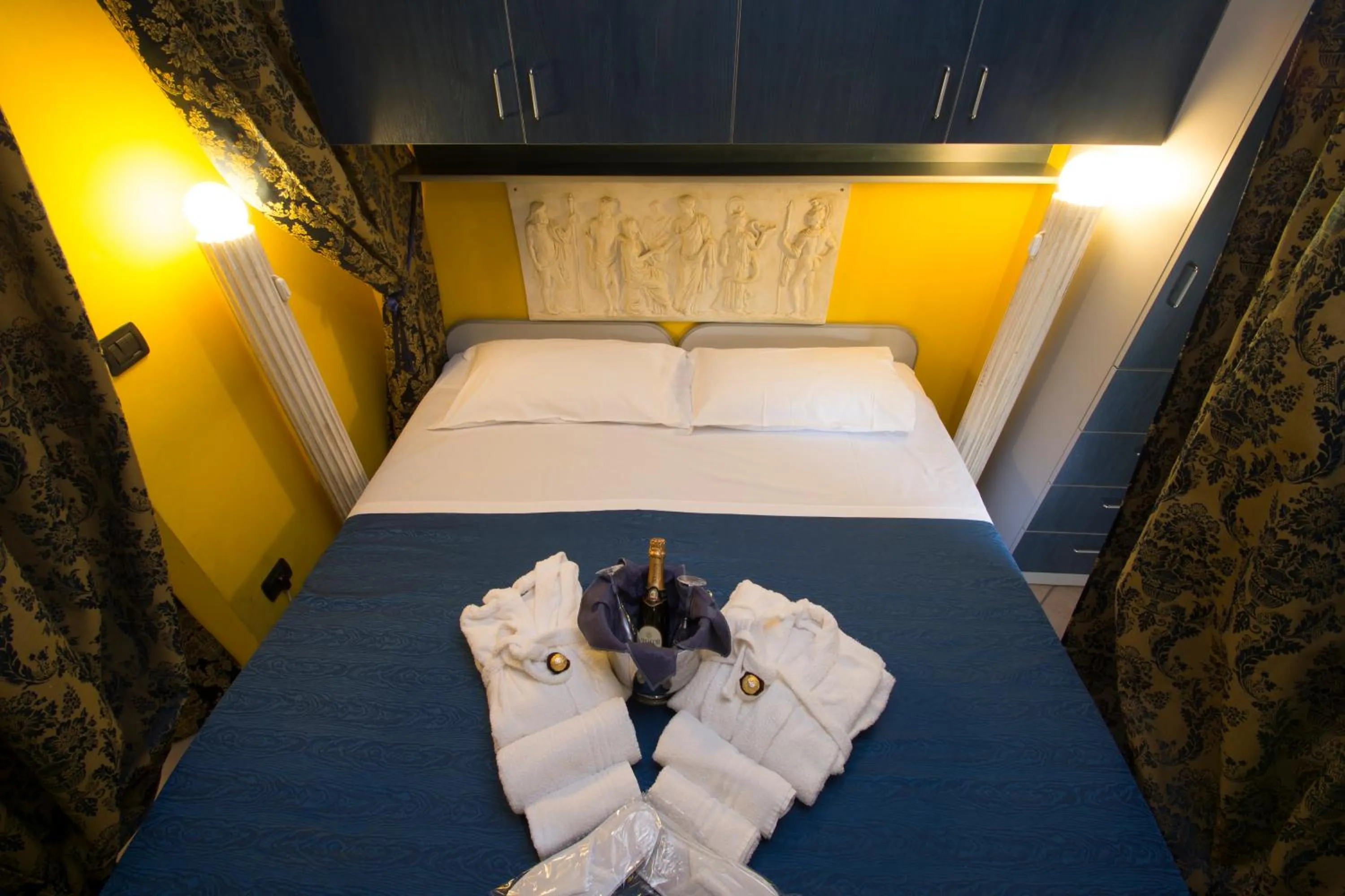 Bedroom, Bed in Hotel Motel Residence S