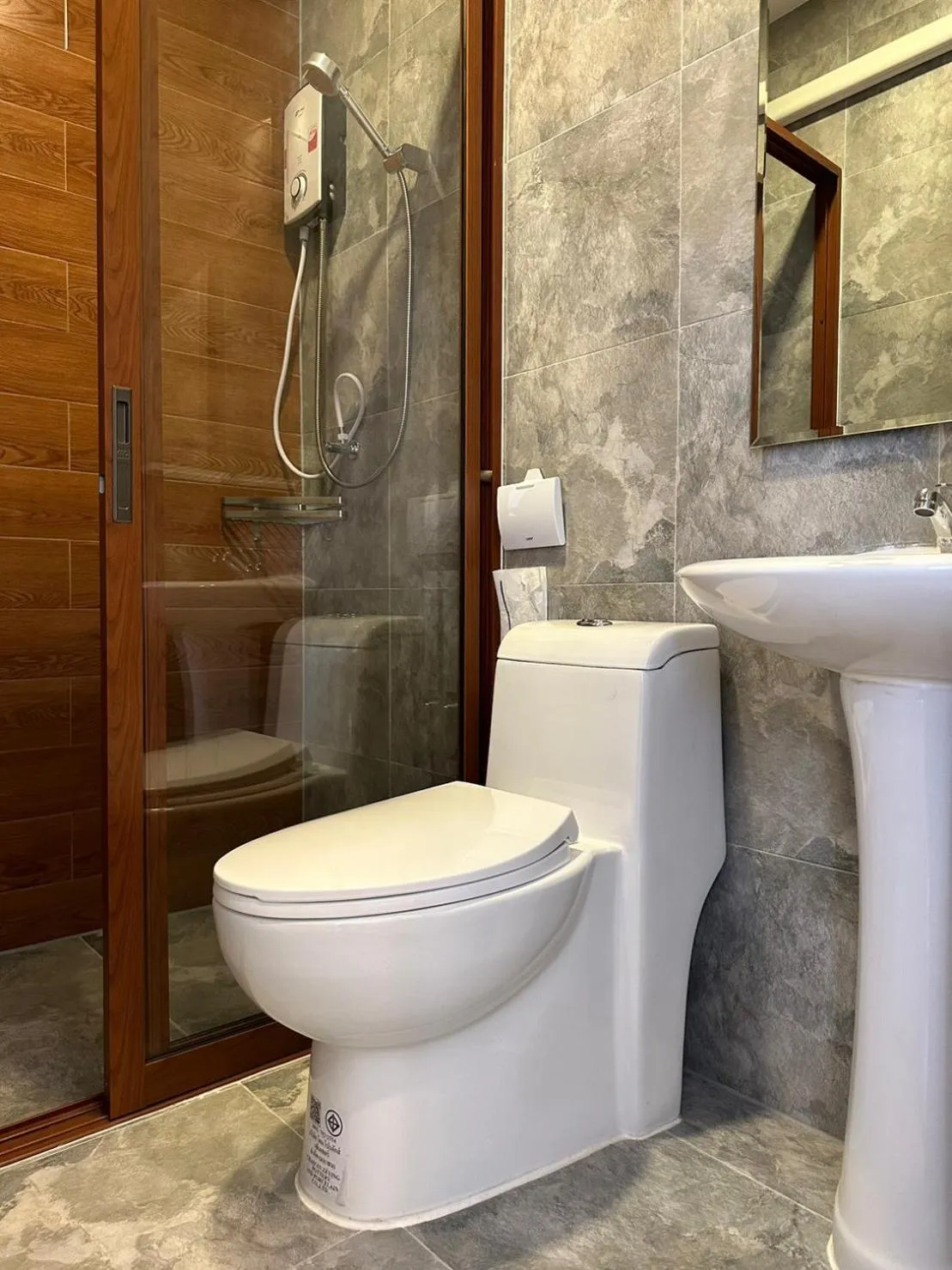 Shower in Na Khonglong