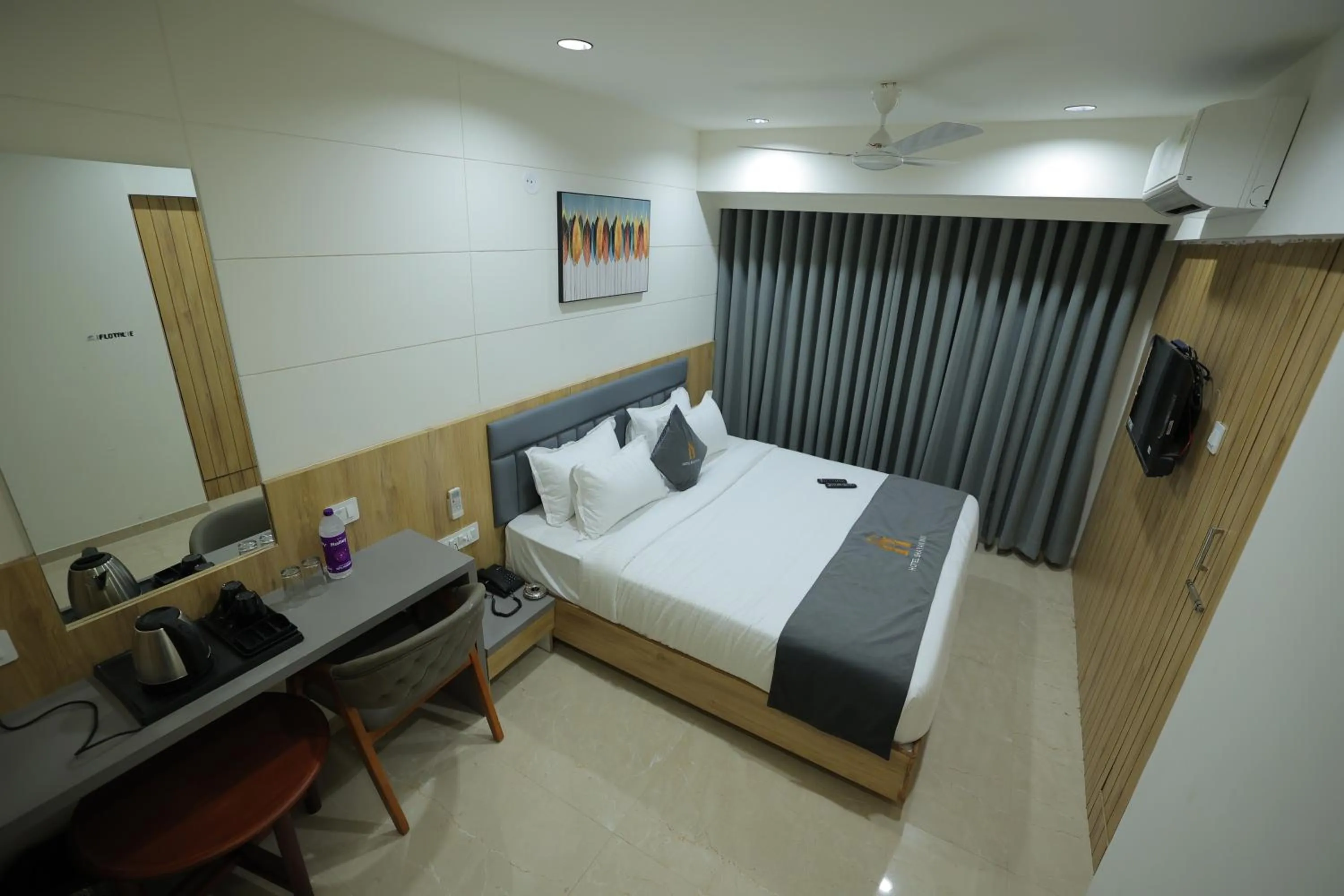 Bed in Hotel Shayan Inn