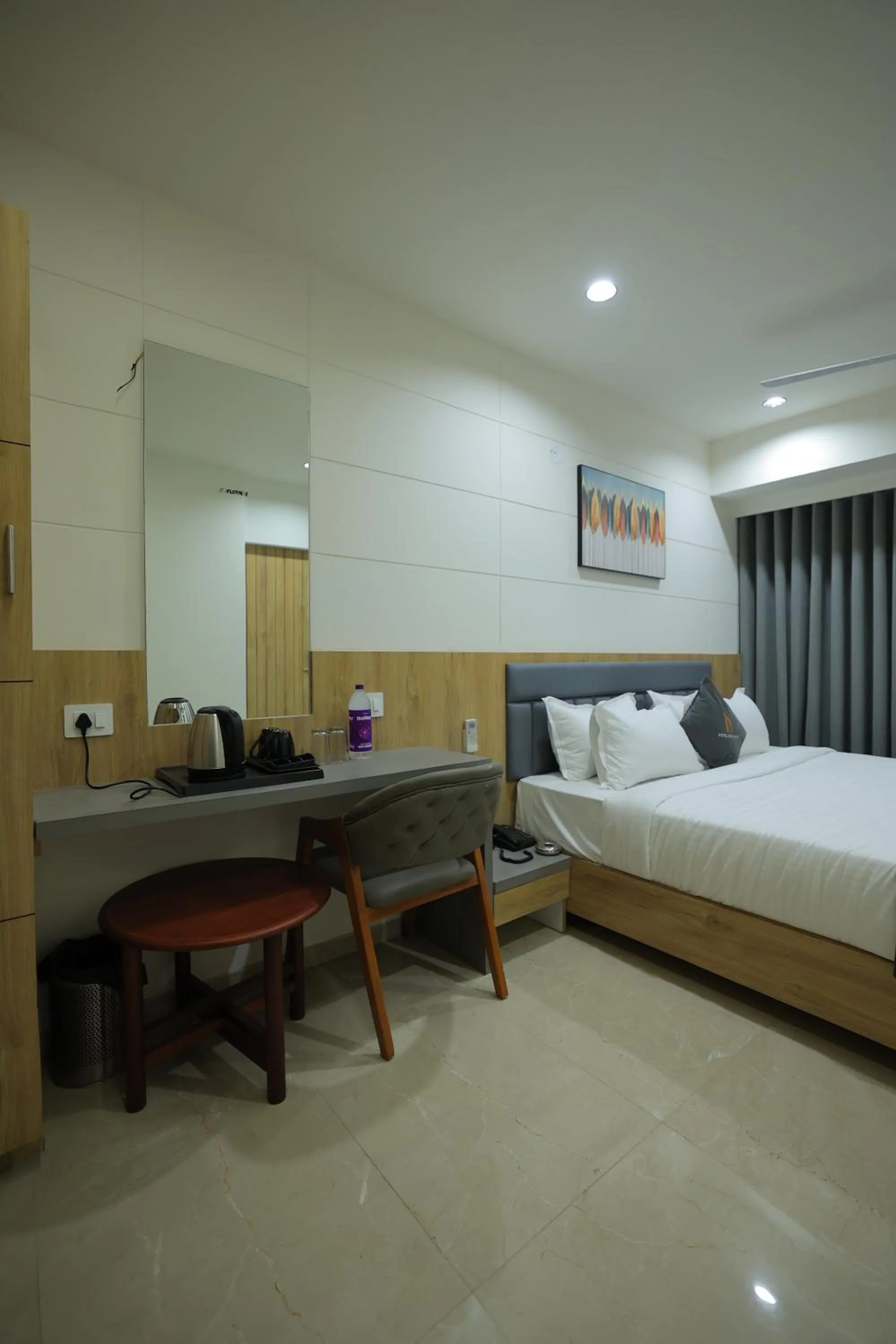 Bed in Hotel Shayan Inn