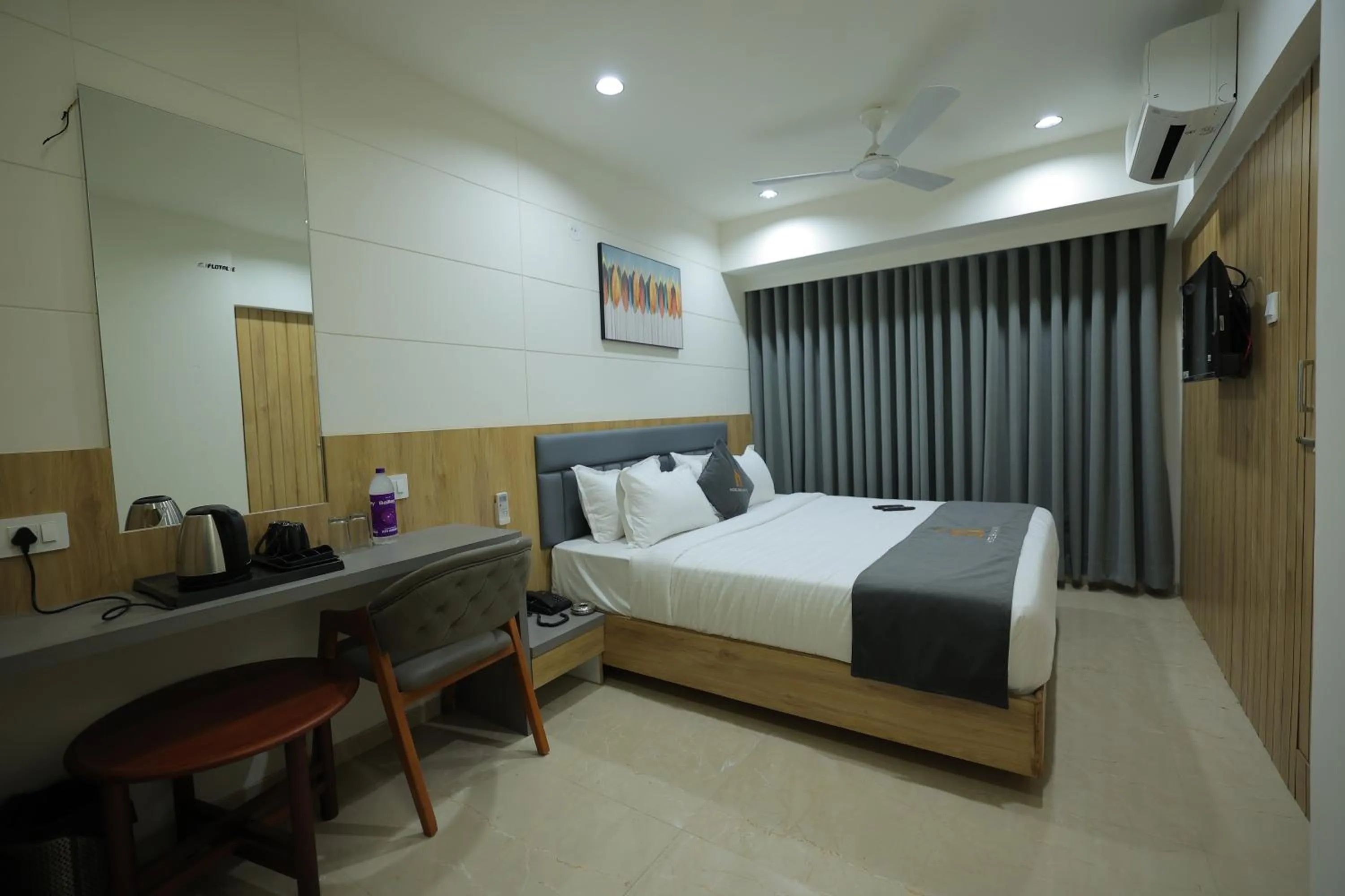 Bed in Hotel Shayan Inn