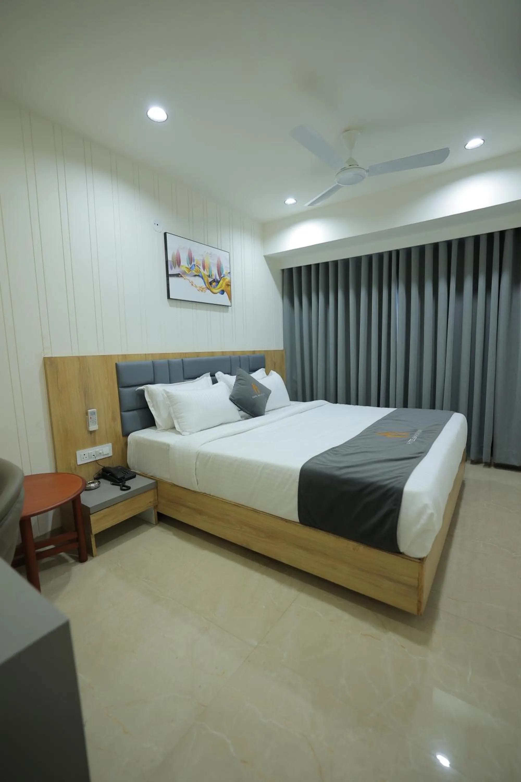 Bed in Hotel Shayan Inn