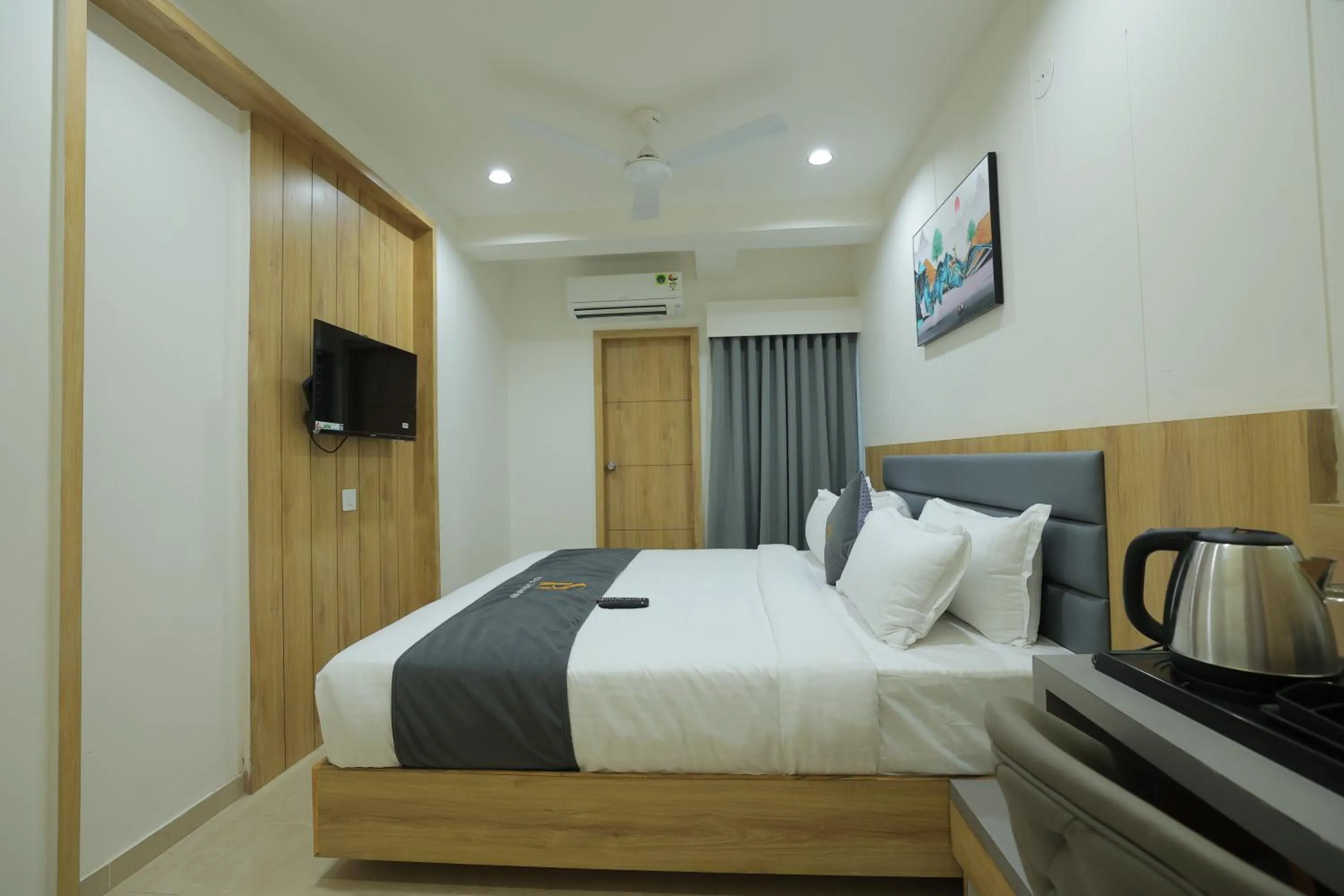 Bed in Hotel Shayan Inn