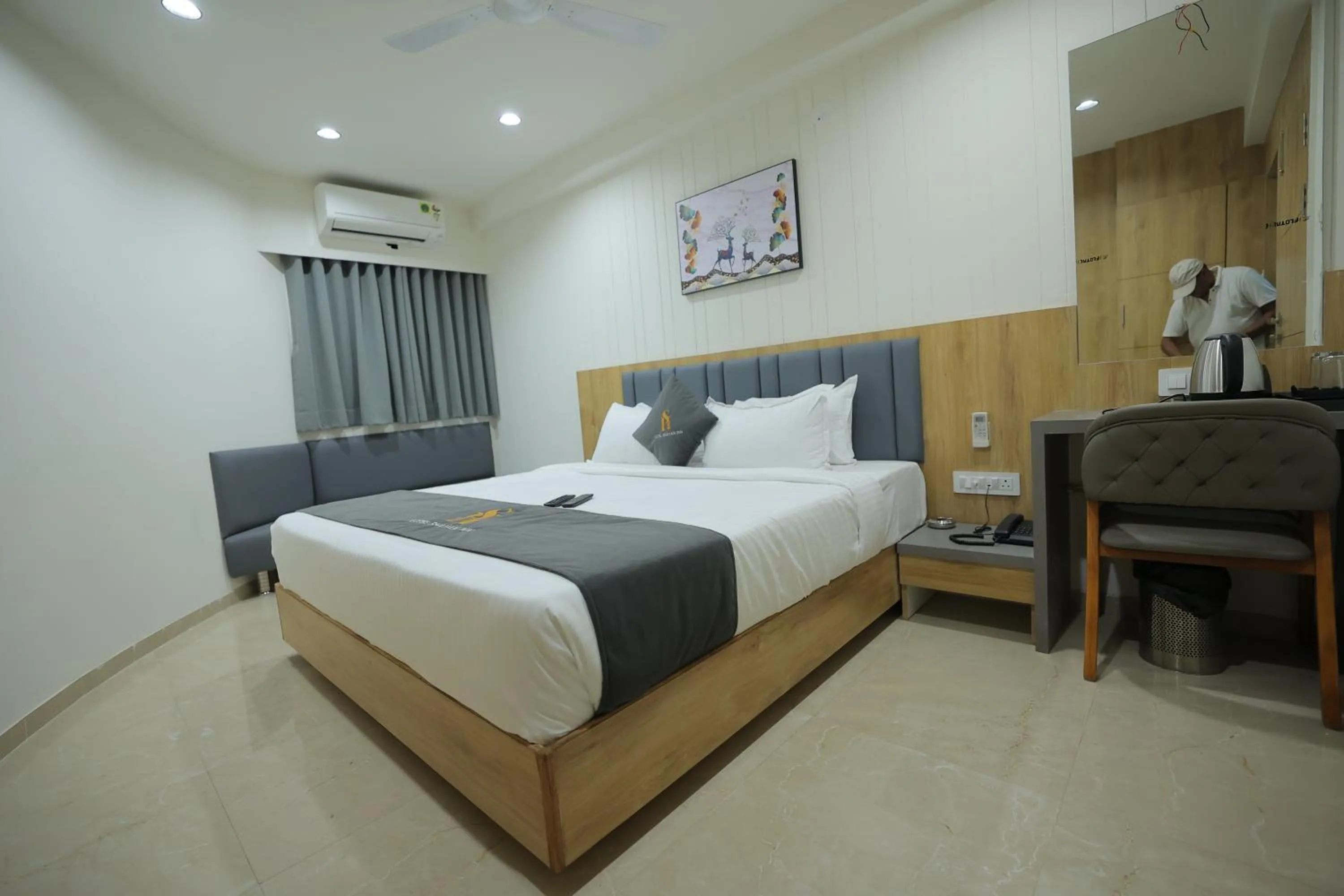 Bed in Hotel Shayan Inn