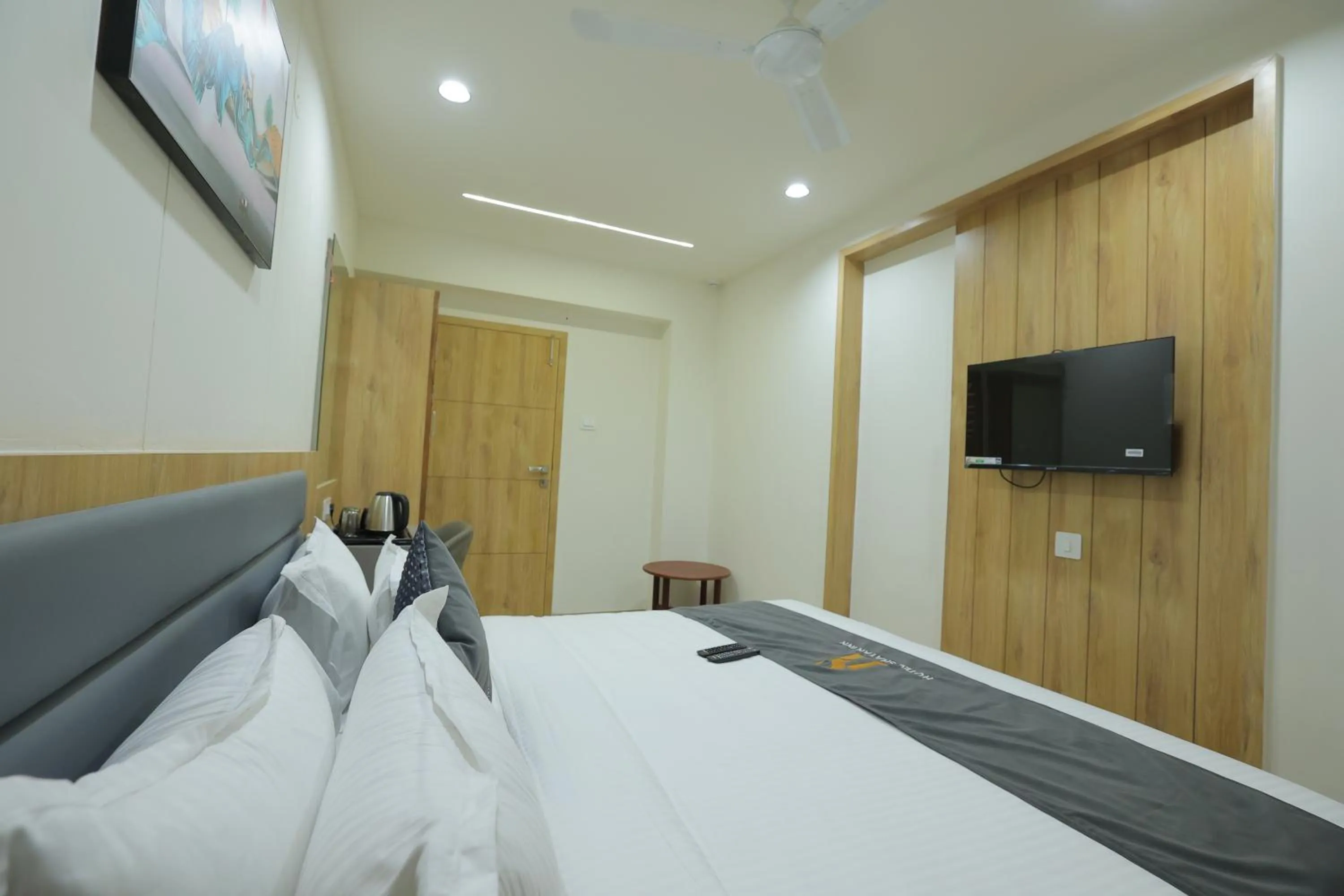 Communal lounge/ TV room in Hotel Shayan Inn