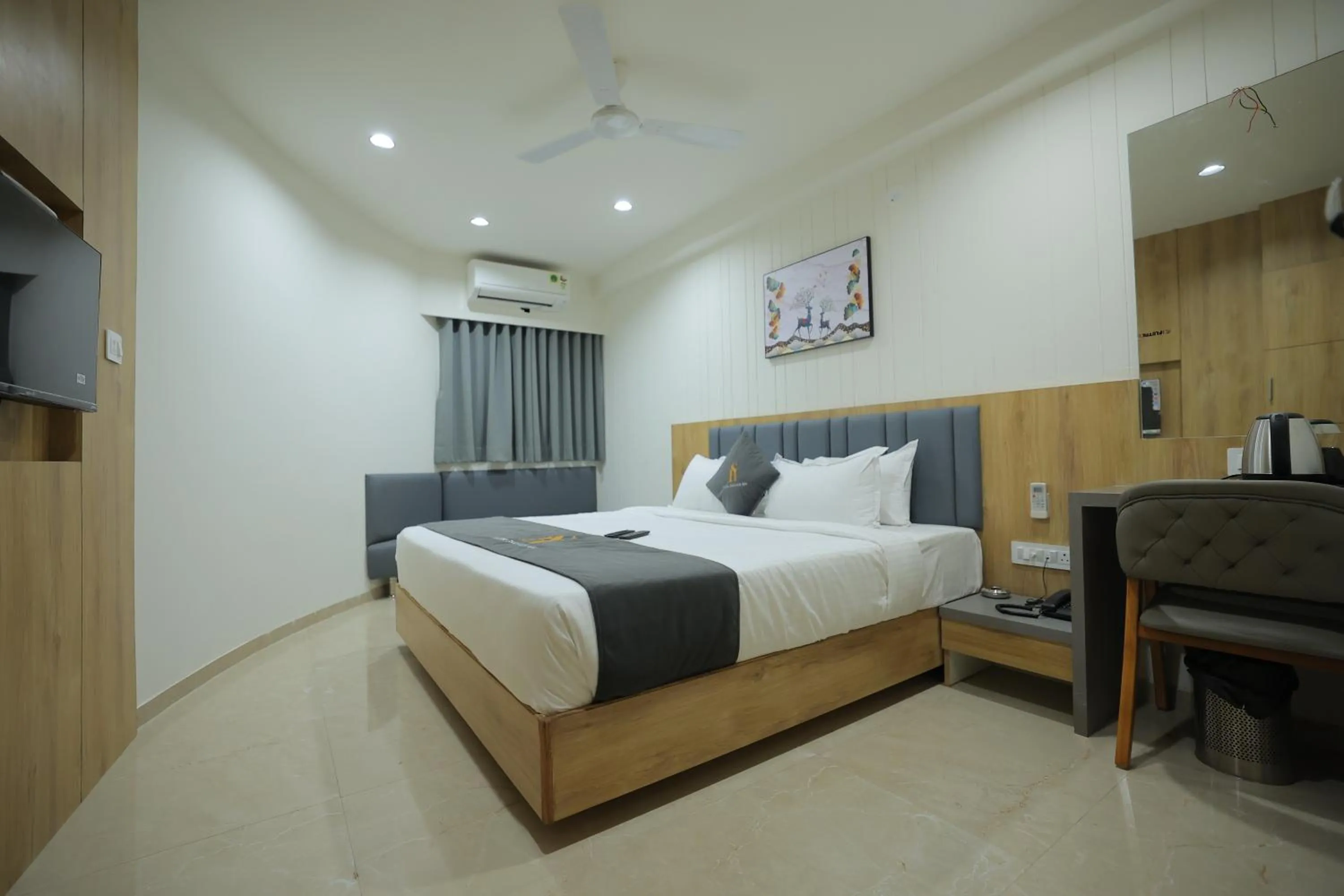 Bed in Hotel Shayan Inn