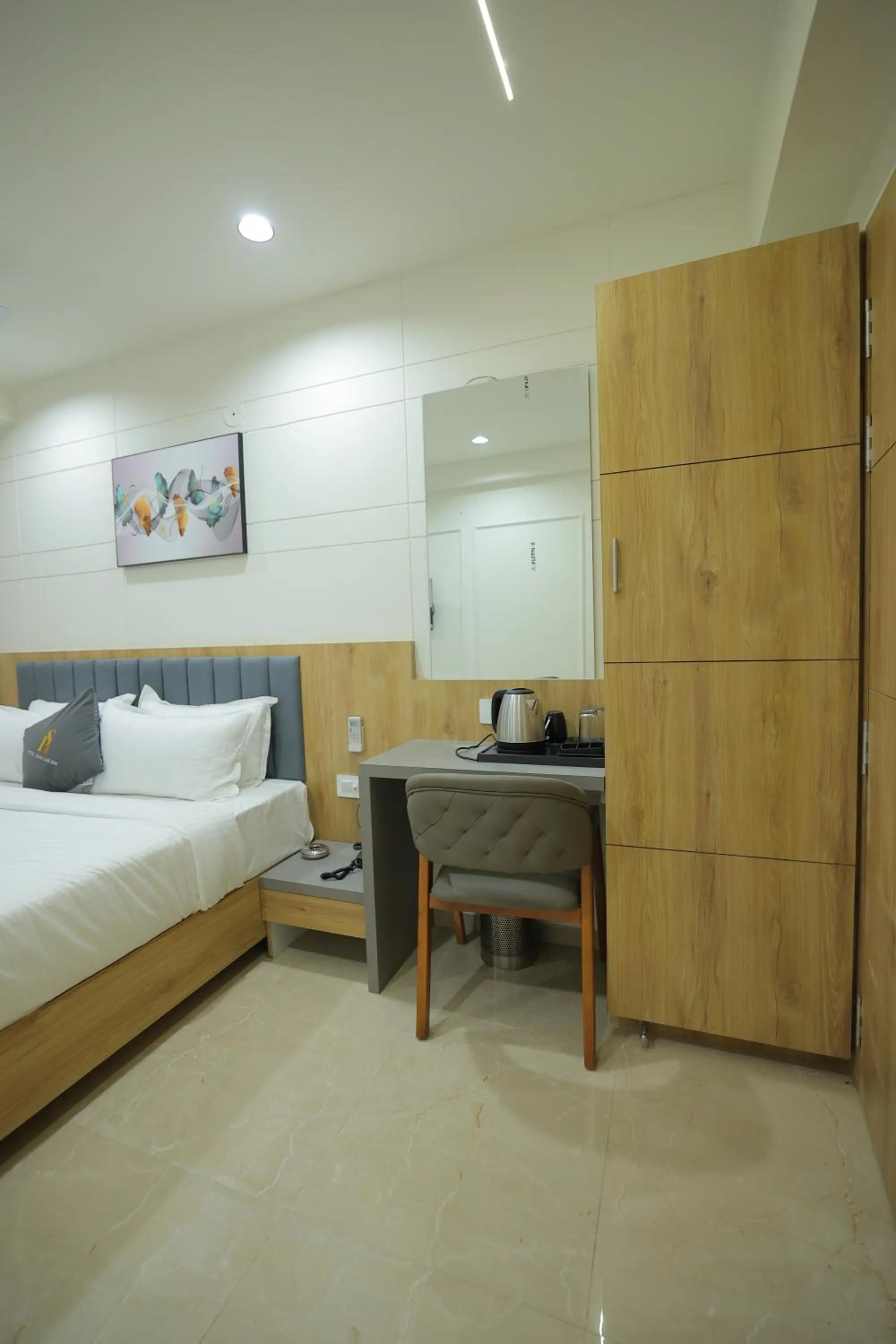 Bed in Hotel Shayan Inn