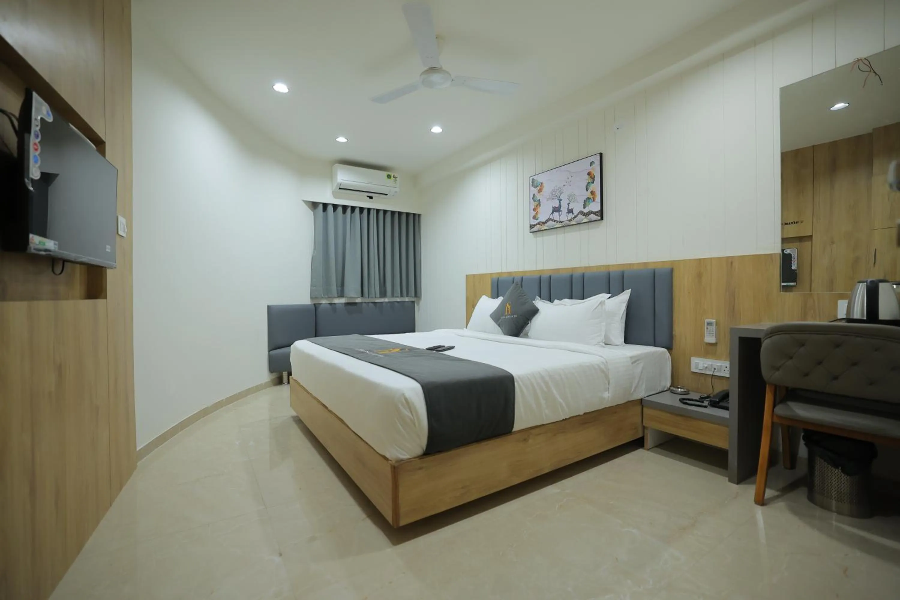 Bed in Hotel Shayan Inn